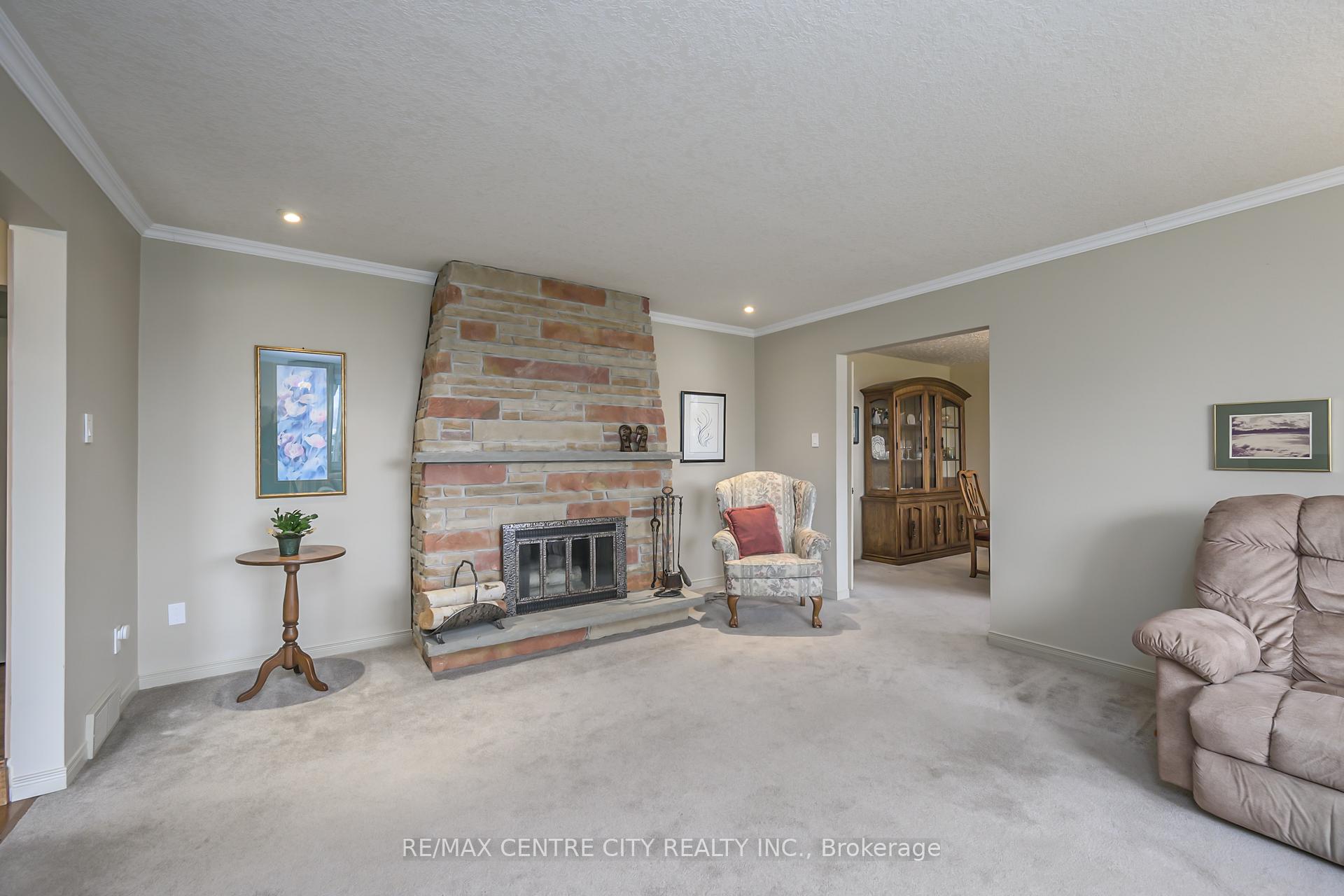 Photo 5 of 119 Thames Avenue, Middlesex Centre, Komoka — HOMEH