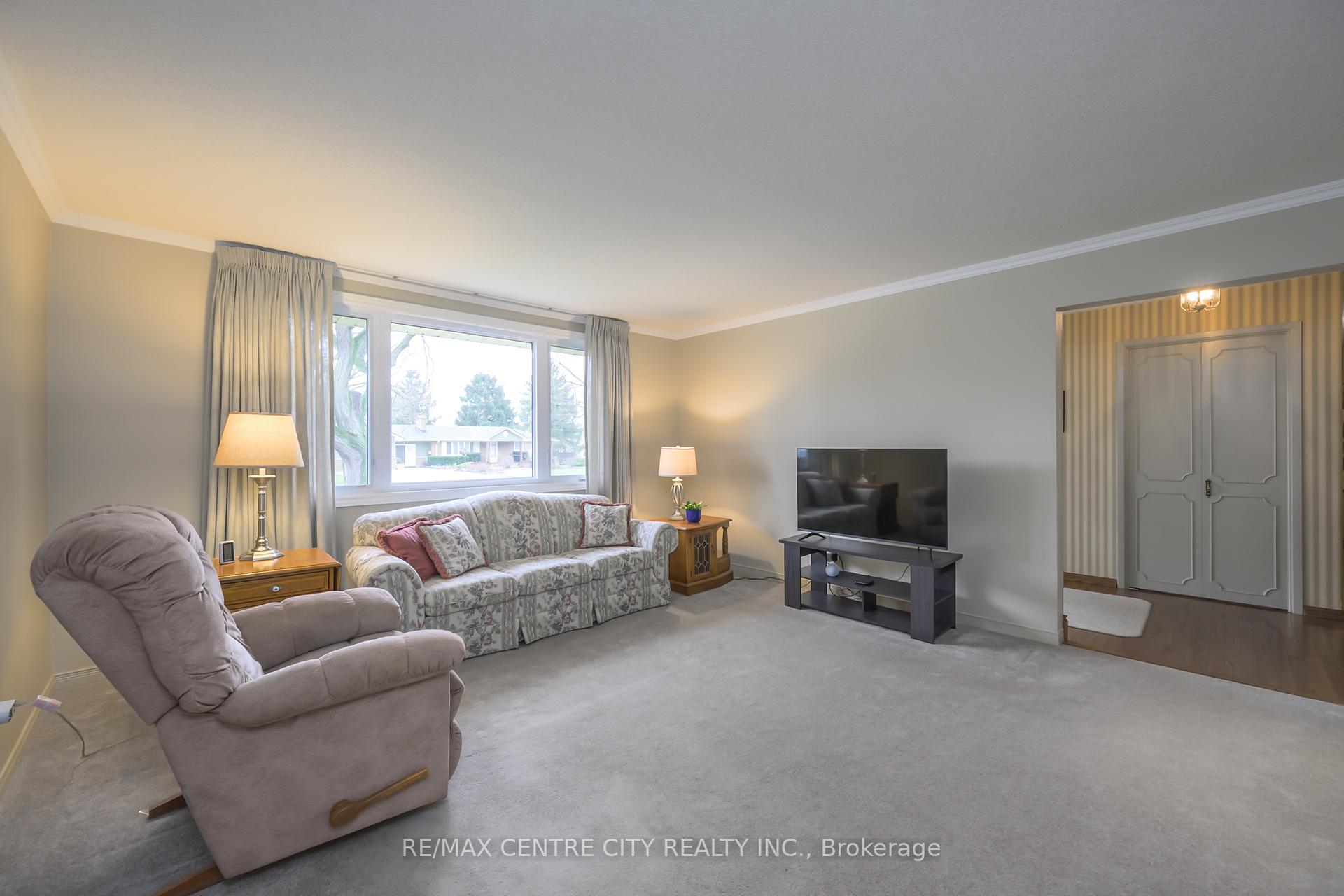 Photo 6 of 119 Thames Avenue, Middlesex Centre, Komoka — HOMEH