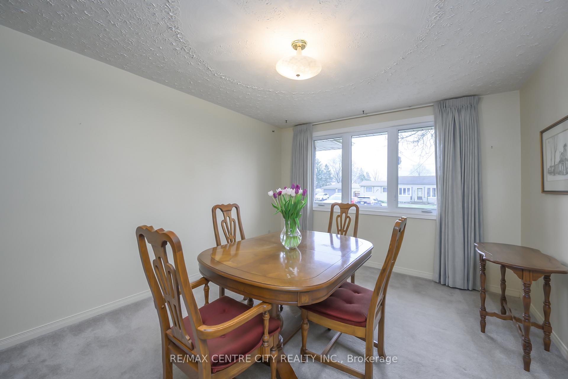 Photo 7 of 119 Thames Avenue, Middlesex Centre, Komoka — HOMEH