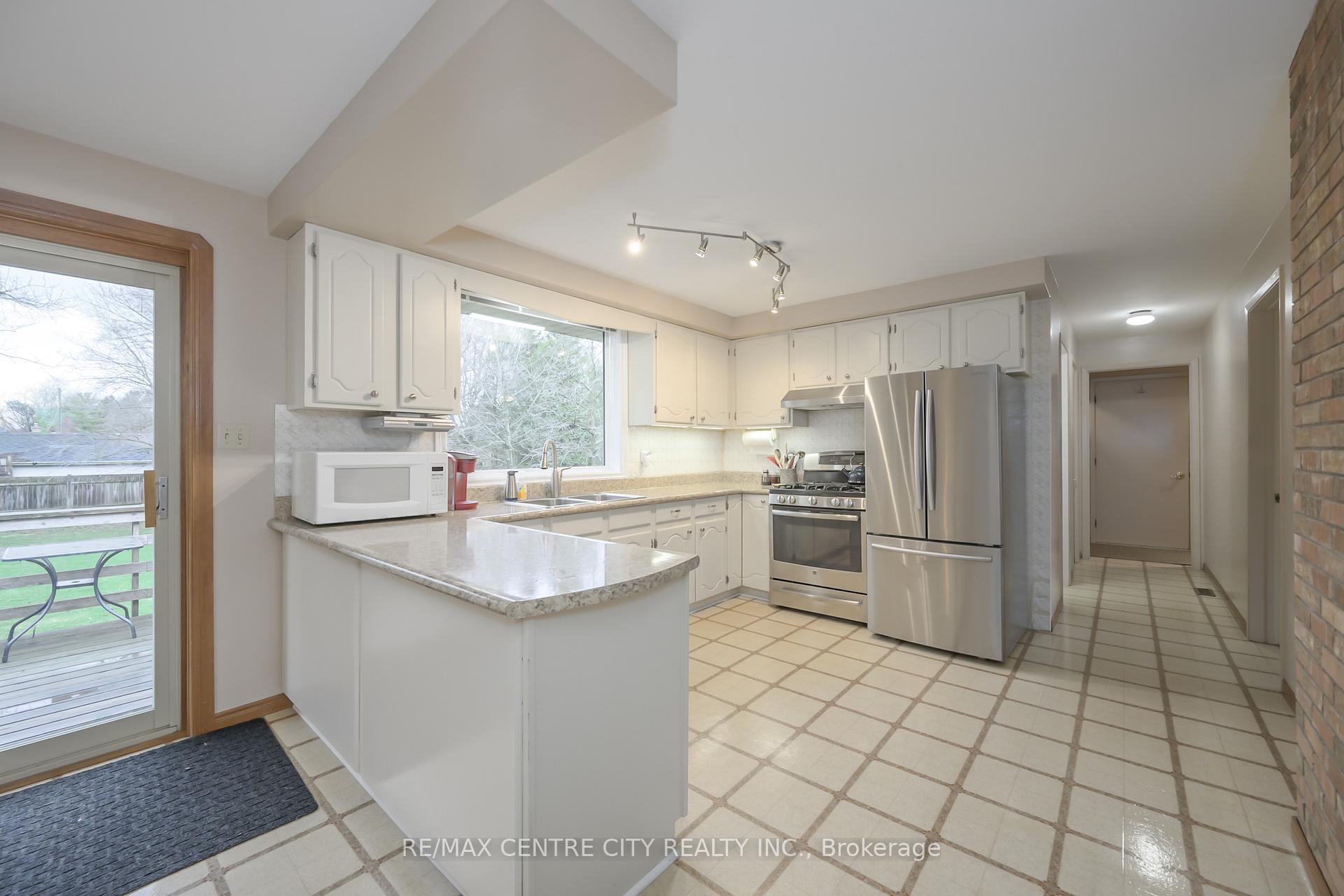 Photo 9 of 119 Thames Avenue, Middlesex Centre, Komoka — HOMEH