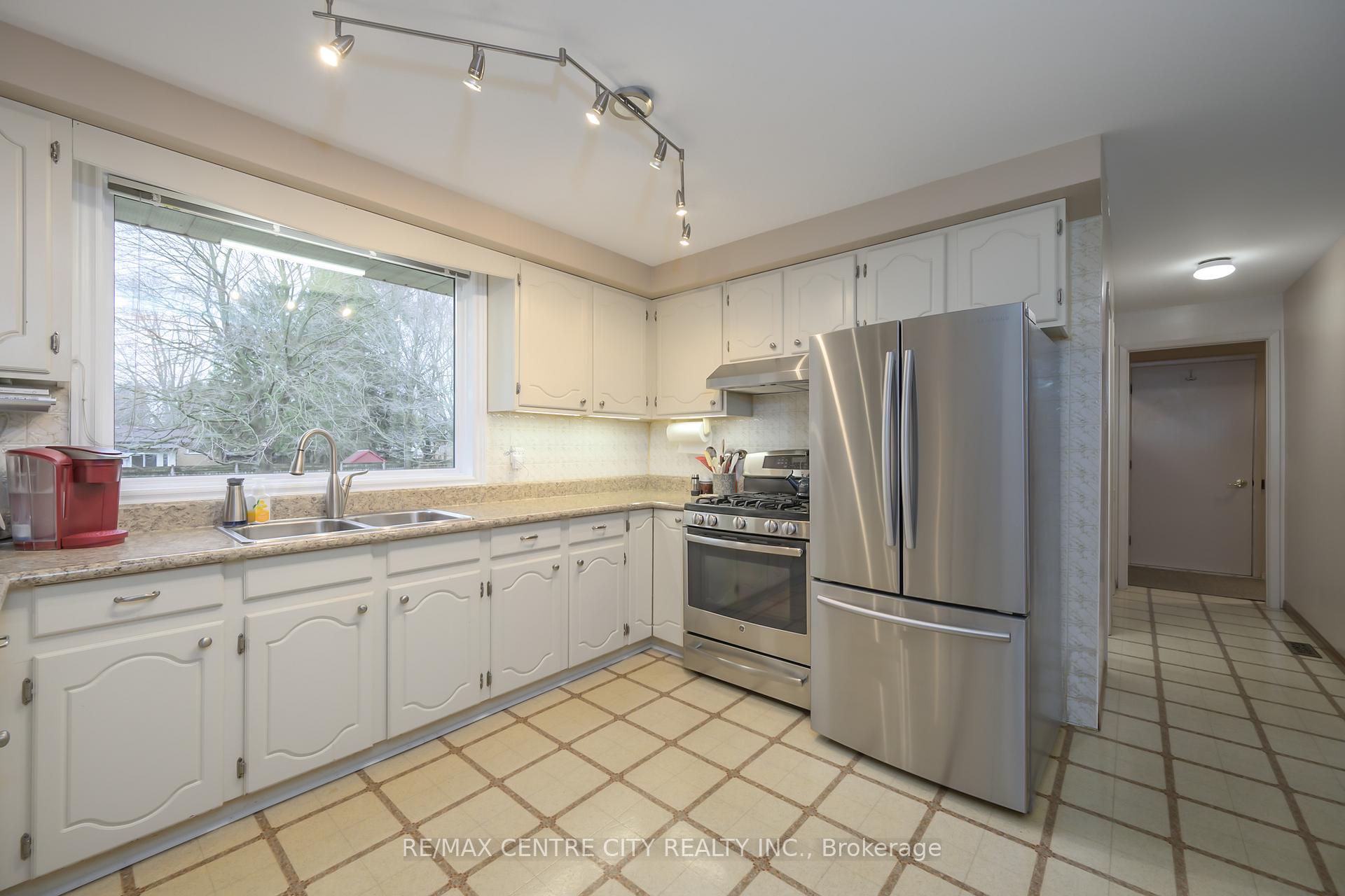 Photo 10 of 119 Thames Avenue, Middlesex Centre, Komoka — HOMEH