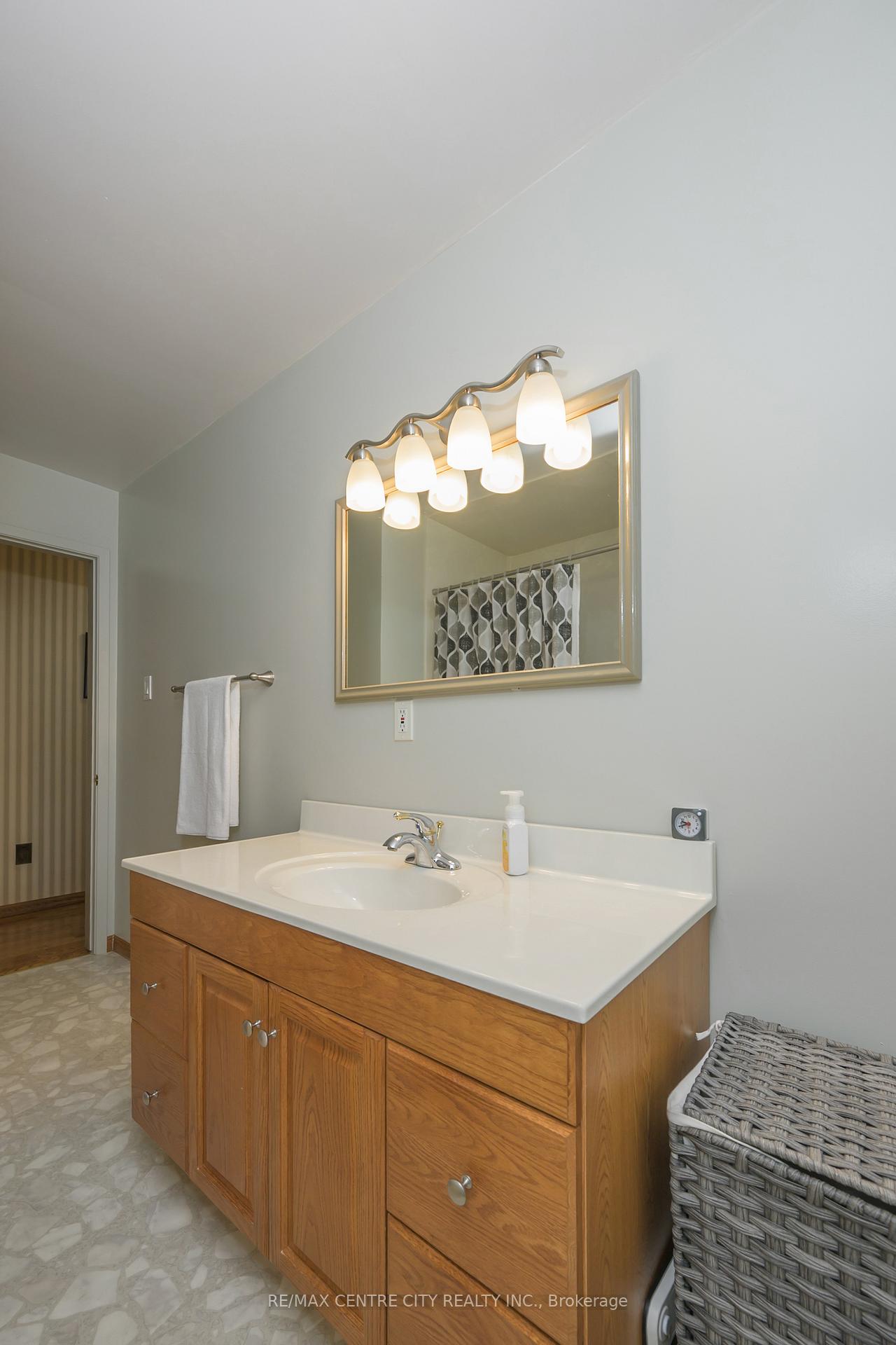 Photo 18 of 119 Thames Avenue, Middlesex Centre, Komoka — HOMEH