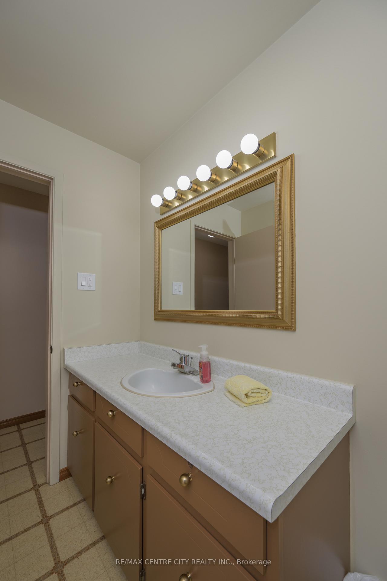 Photo 22 of 119 Thames Avenue, Middlesex Centre, Komoka — HOMEH