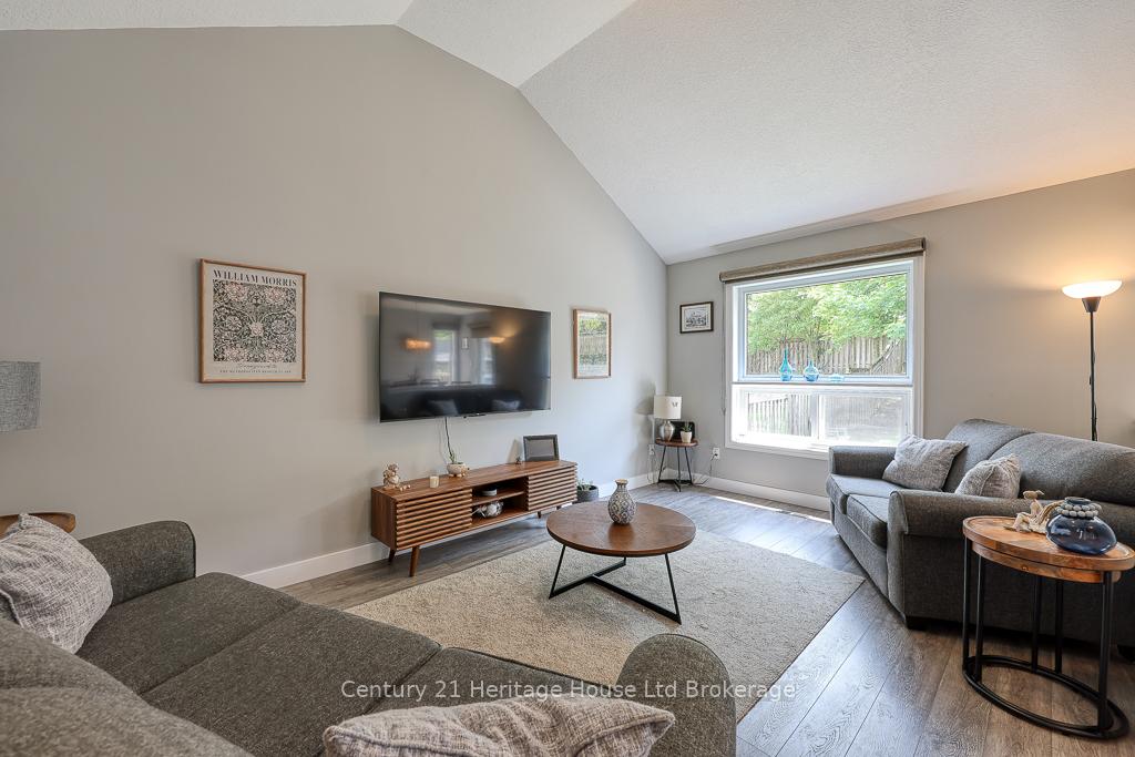 Photo 7 of 236 Doon South Drive, Kitchener — HOMEH
