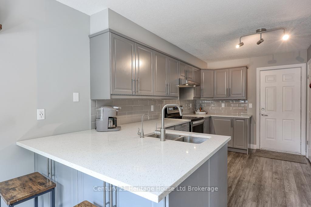 Photo 13 of 236 Doon South Drive, Kitchener — HOMEH