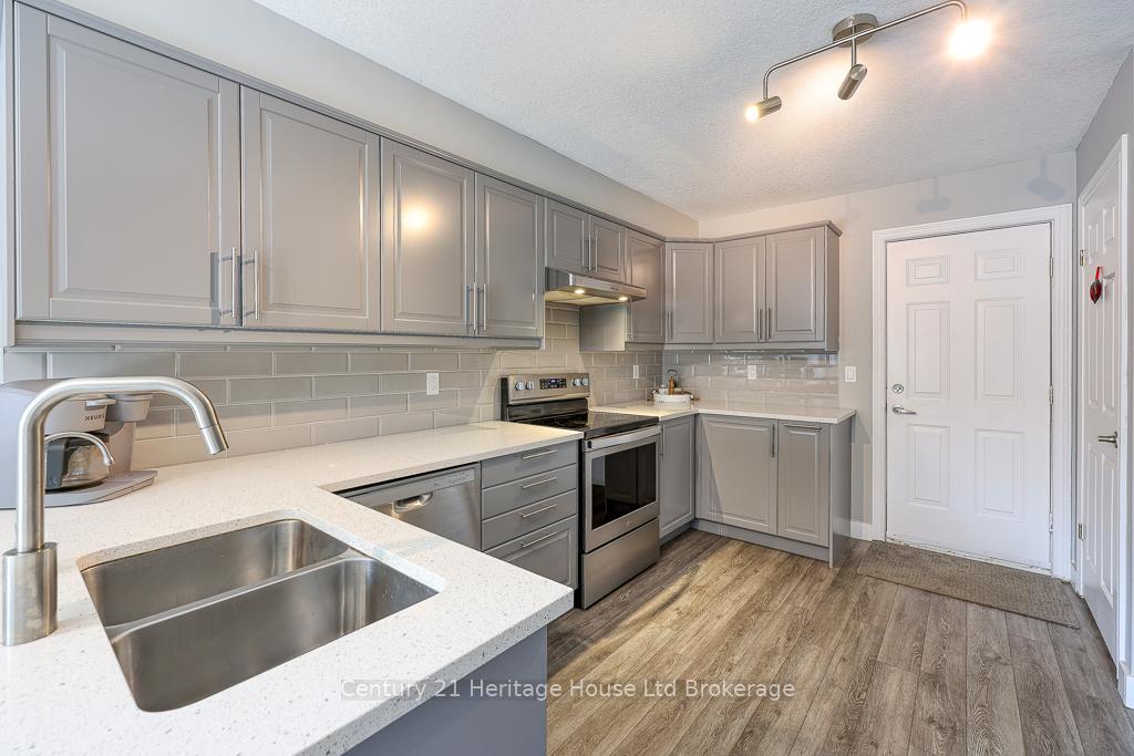 Photo 14 of 236 Doon South Drive, Kitchener — HOMEH