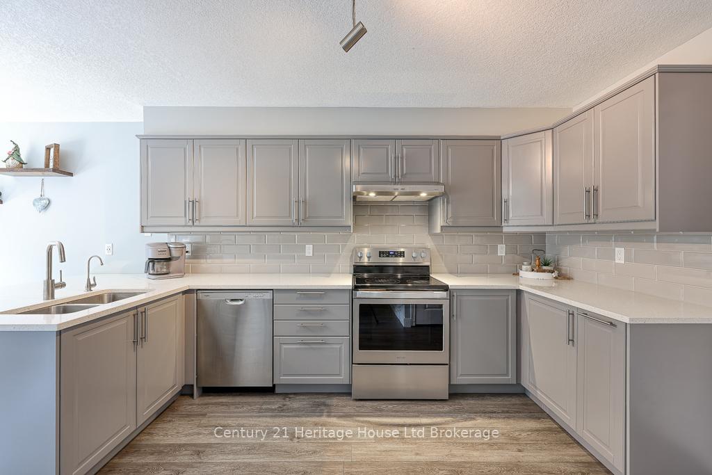 Photo 15 of 236 Doon South Drive, Kitchener — HOMEH