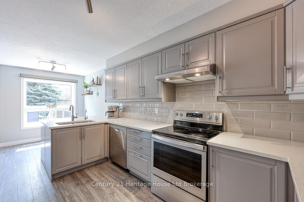 Photo 16 of 236 Doon South Drive, Kitchener — HOMEH
