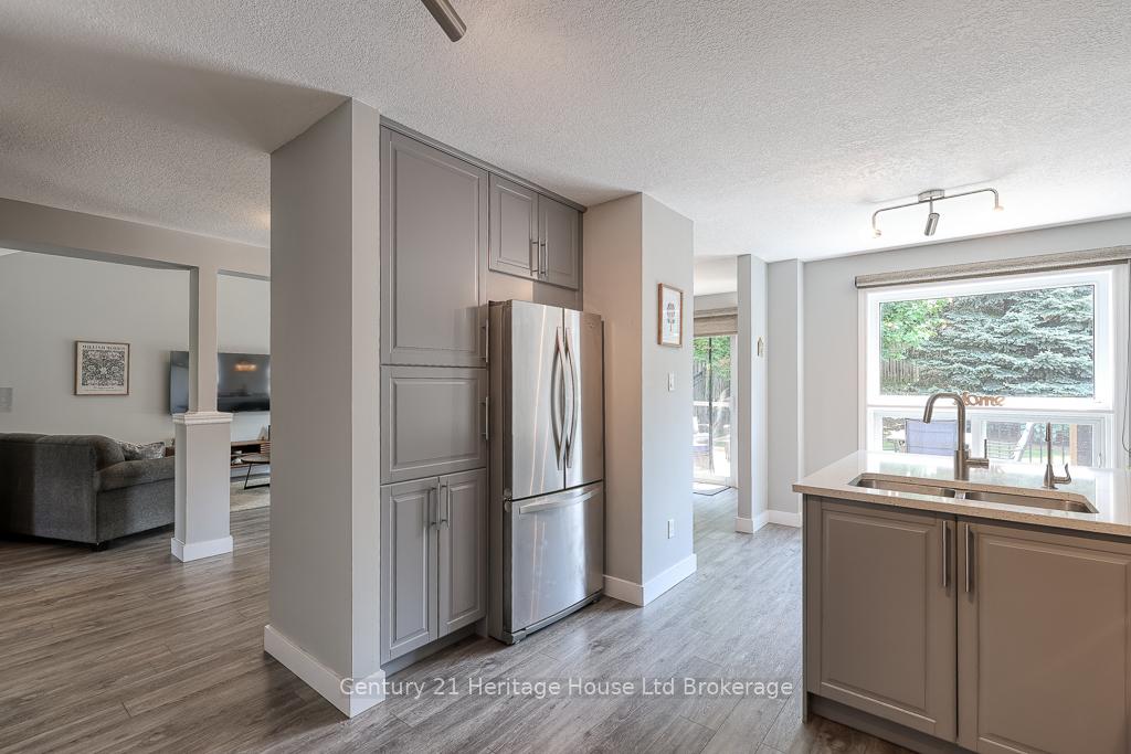 Photo 17 of 236 Doon South Drive, Kitchener — HOMEH