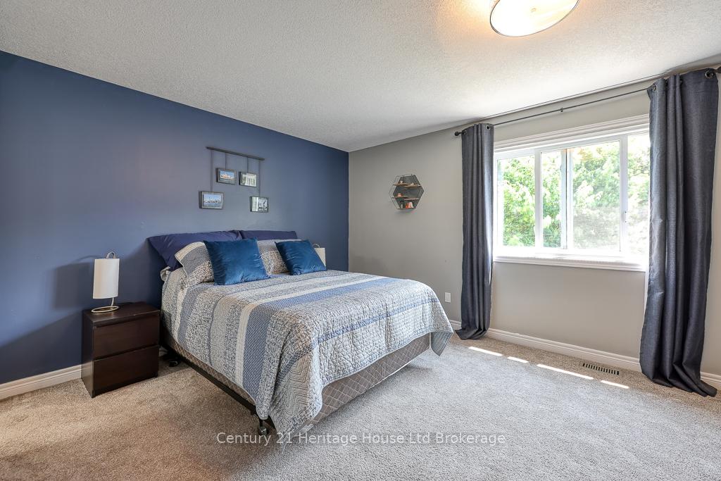 Photo 18 of 236 Doon South Drive, Kitchener — HOMEH