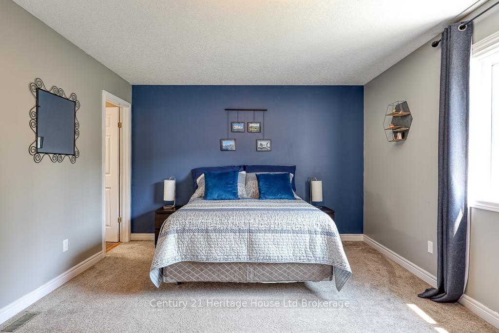 Photo 19 of 236 Doon South Drive, Kitchener — HOMEH