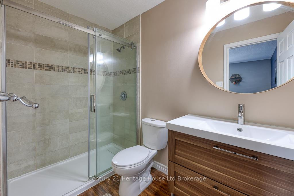 Photo 22 of 236 Doon South Drive, Kitchener — HOMEH