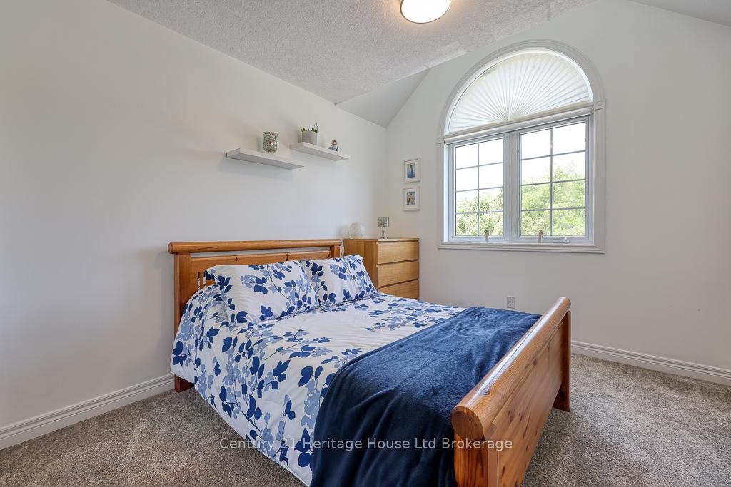 Photo 25 of 236 Doon South Drive, Kitchener — HOMEH