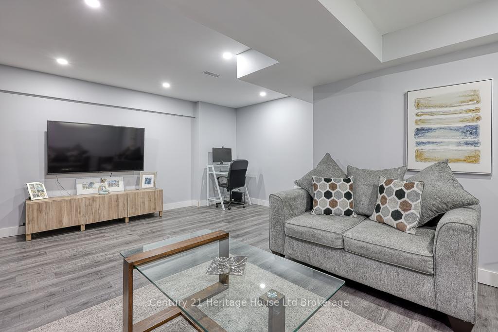 Photo 31 of 236 Doon South Drive, Kitchener — HOMEH