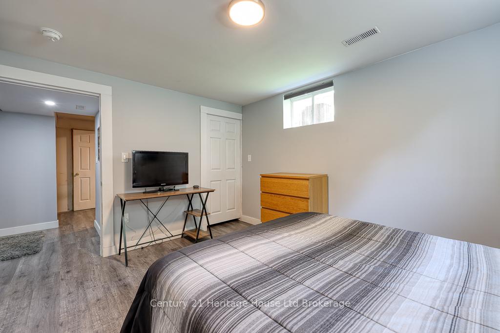 Photo 33 of 236 Doon South Drive, Kitchener — HOMEH