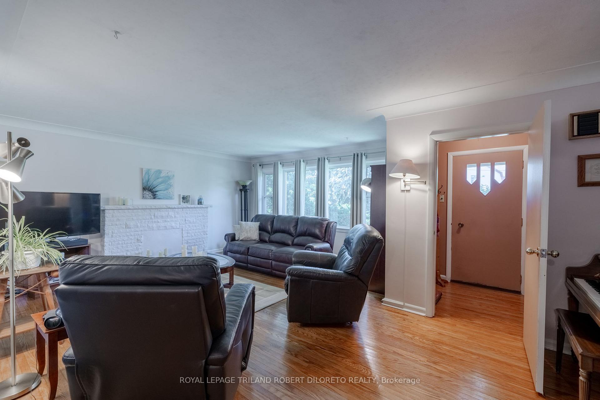 Photo 11 of 22756 Komoka Road, Middlesex Centre, Komoka — HOMEH