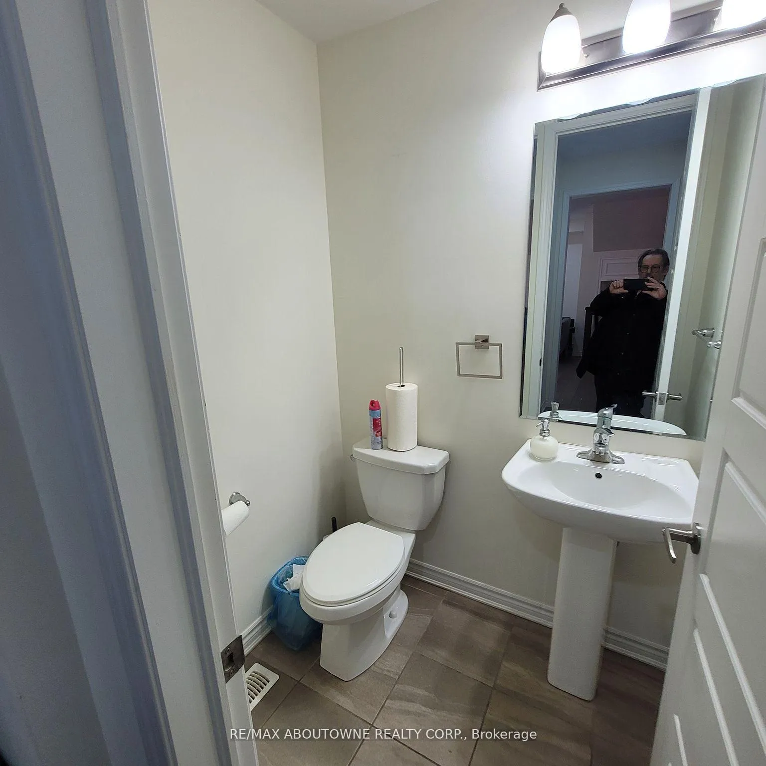 Photo 4 of 973 Logan Drive, Milton, Cobban — HOMEH