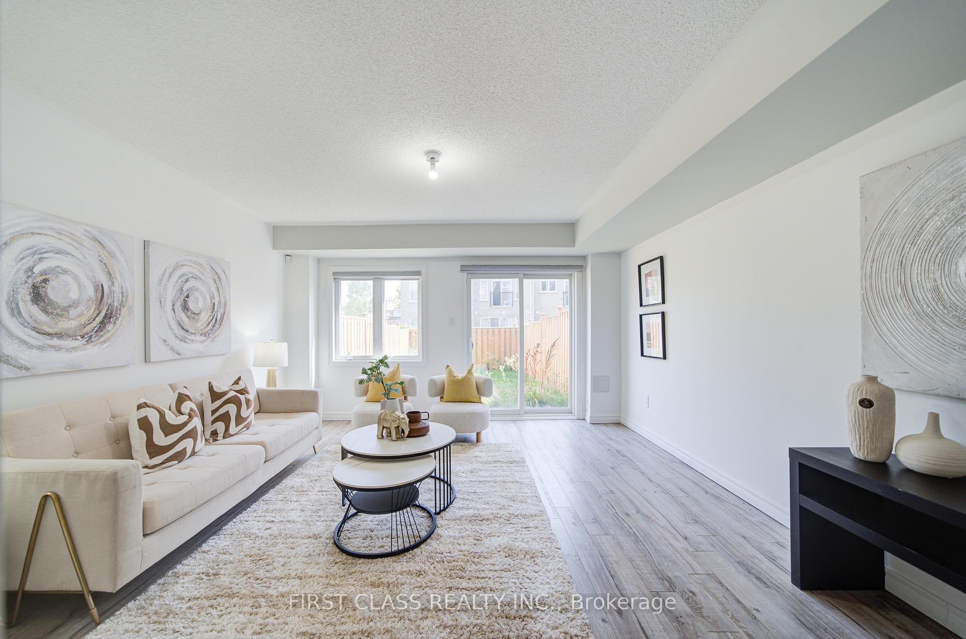 Photo 2 of 118 Dundas Way, Markham, Greensborough — HOMEH