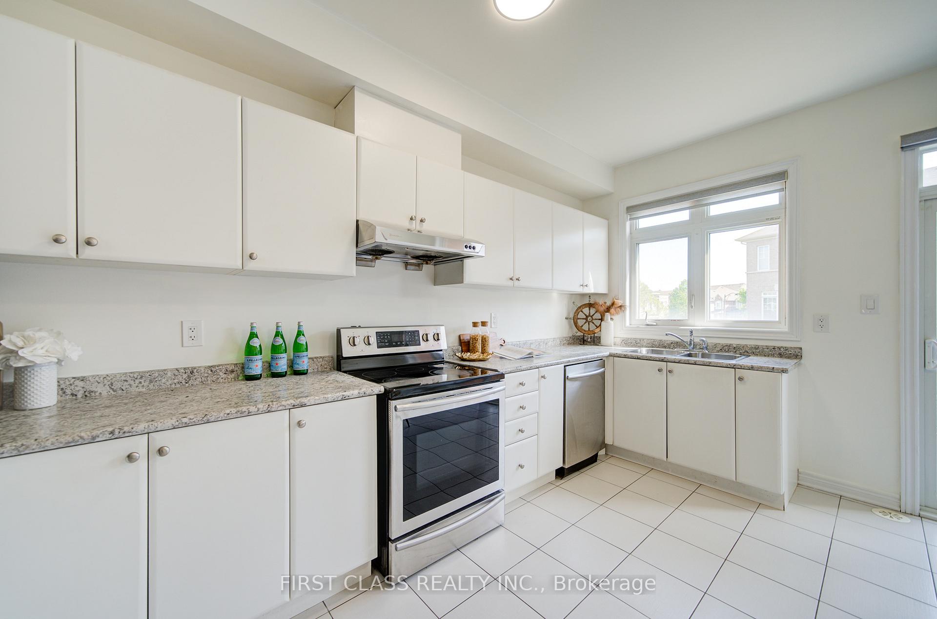 Photo 16 of 118 Dundas Way, Markham, Greensborough — HOMEH