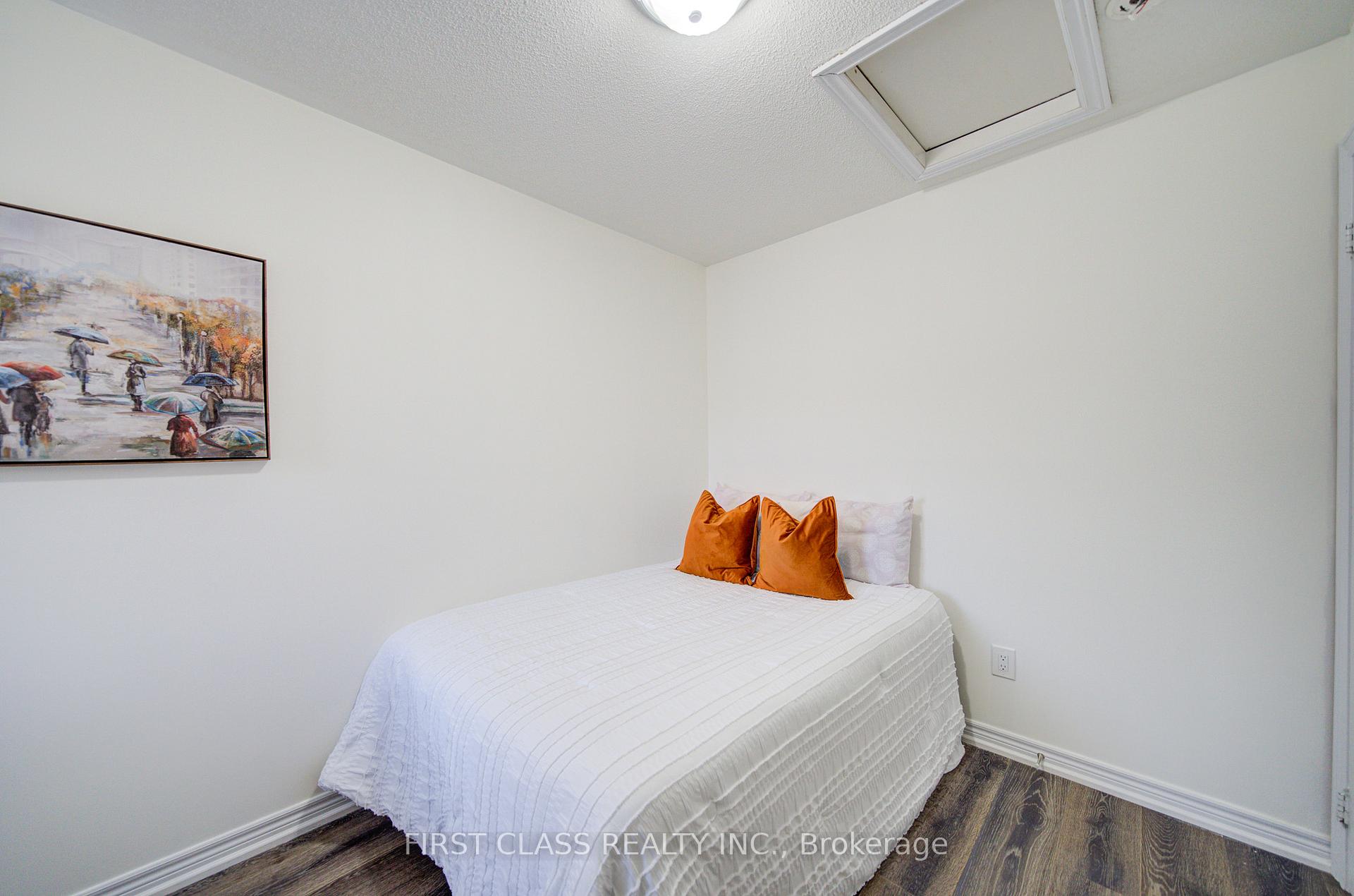 Photo 25 of 118 Dundas Way, Markham, Greensborough — HOMEH