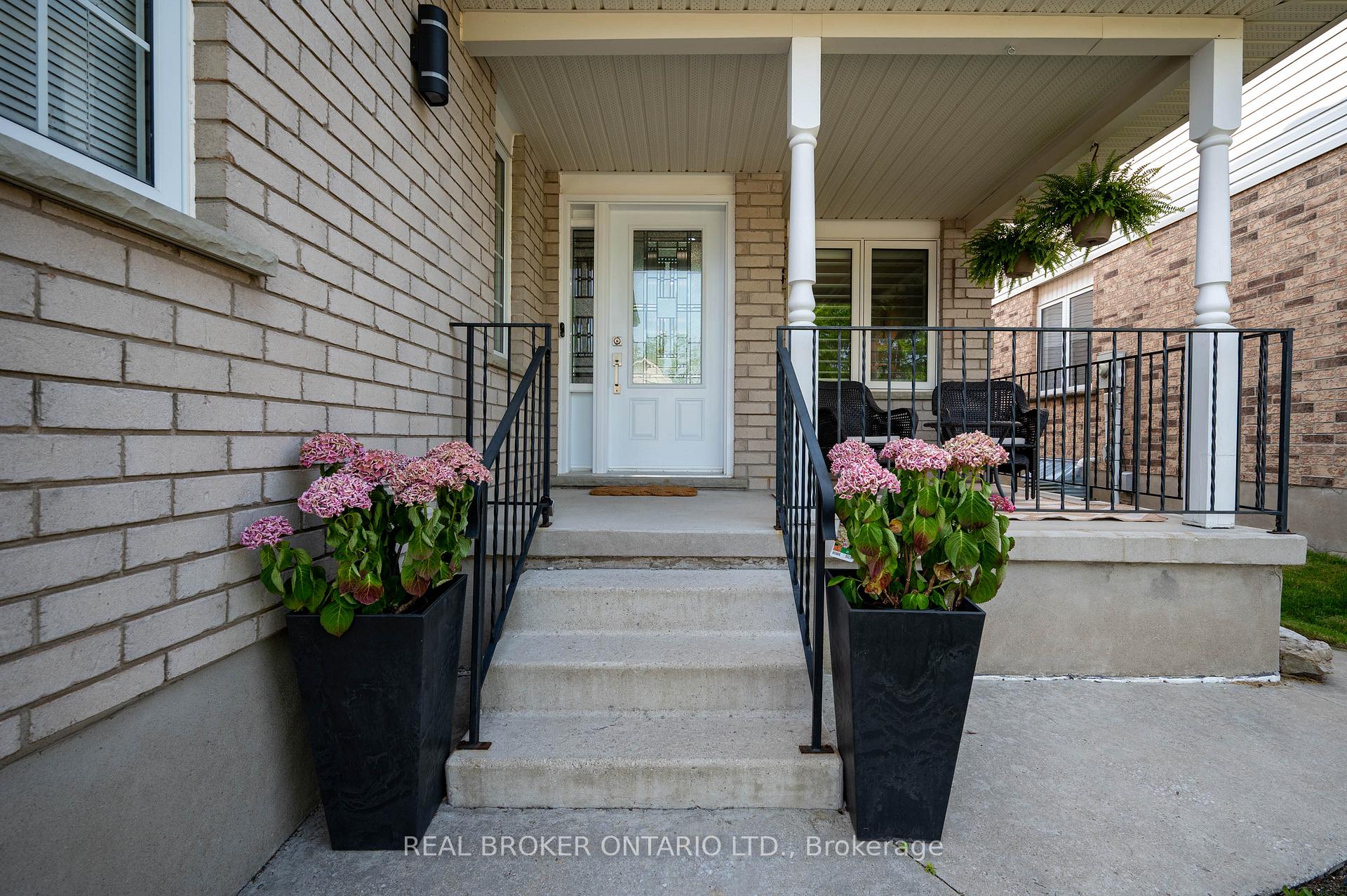 Photo 4 of 331 Hidden Creek Drive, Kitchener — HOMEH