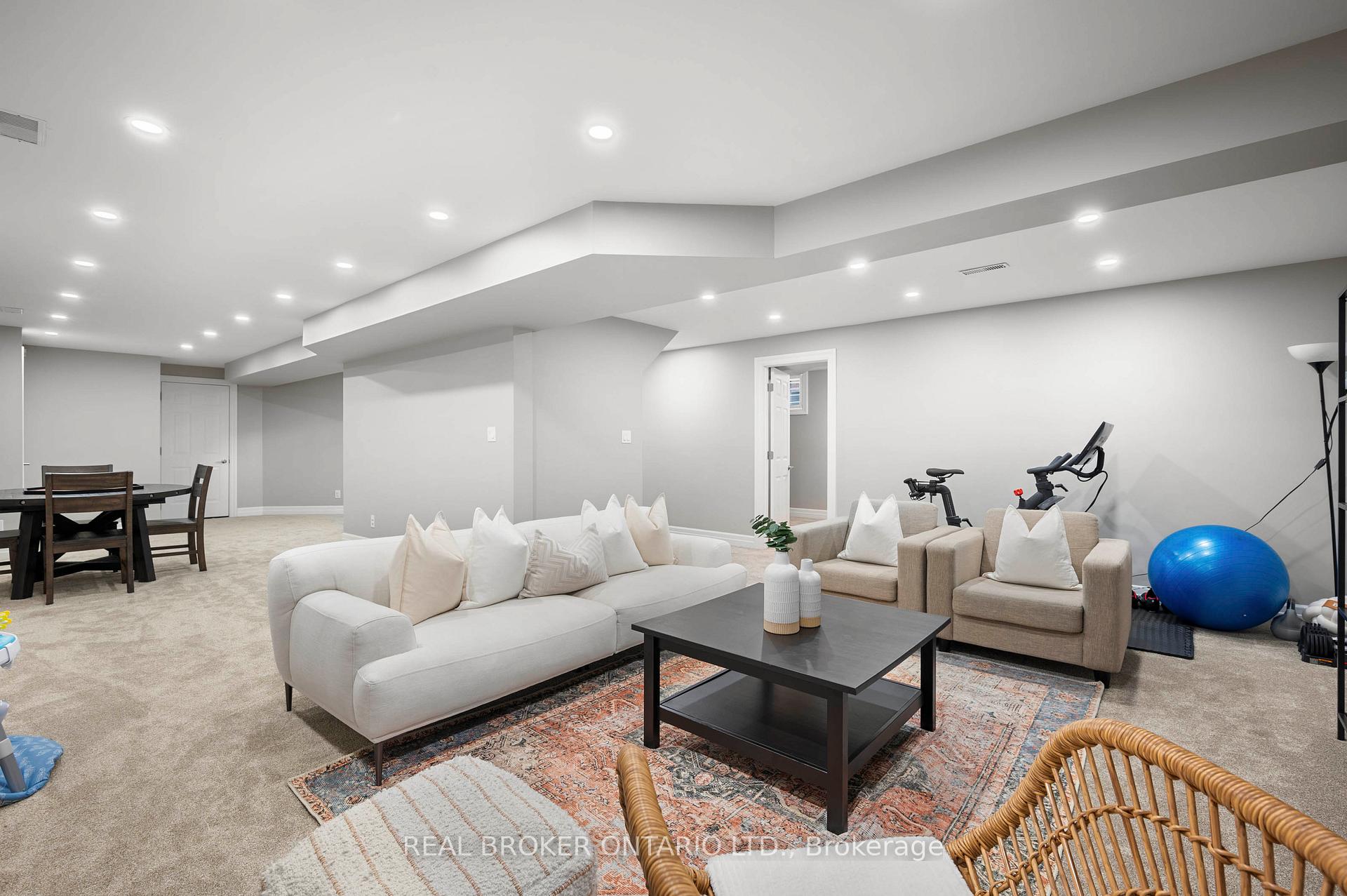 Photo 33 of 331 Hidden Creek Drive, Kitchener — HOMEH