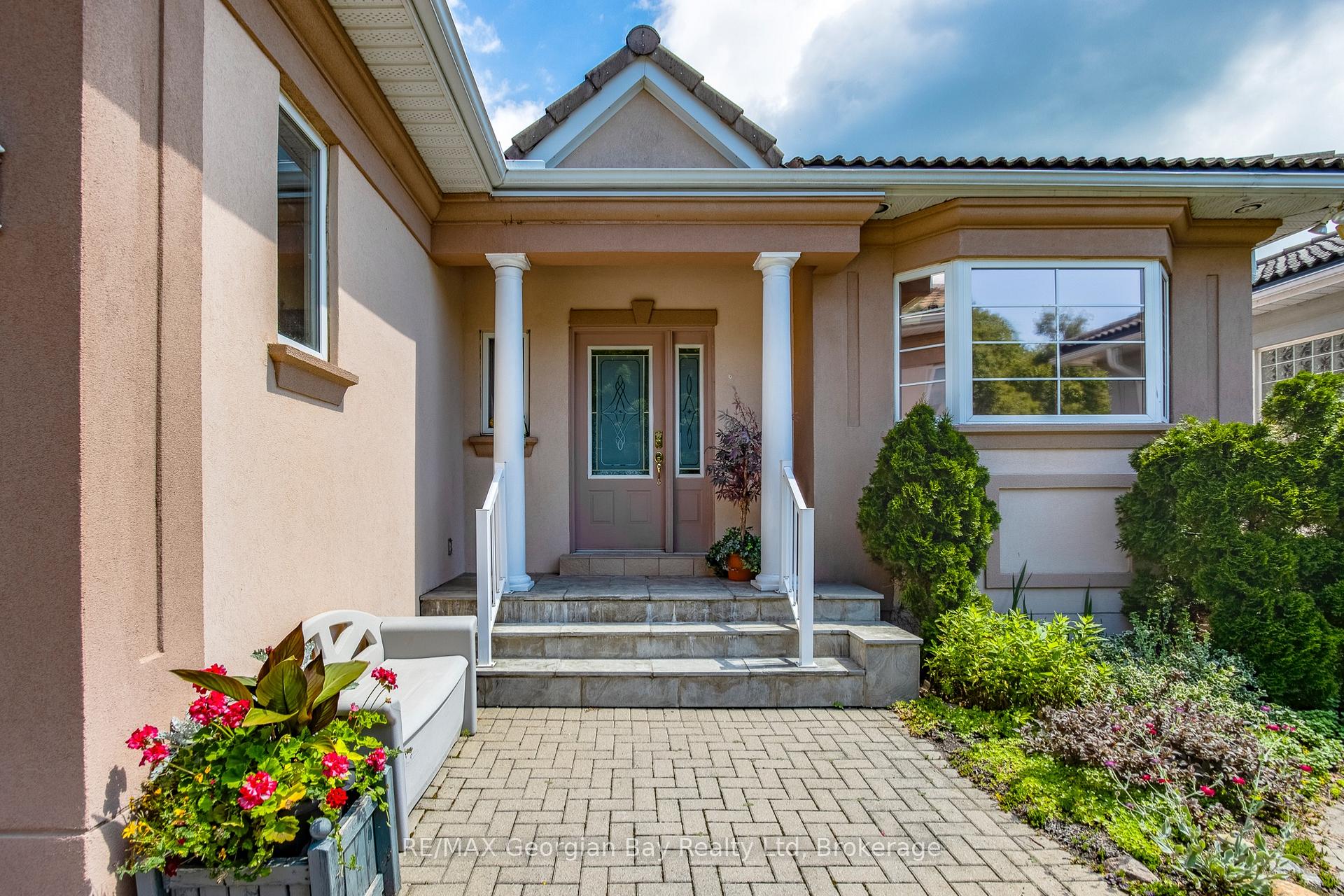 Photo 4 of 487 Aberdeen Boulevard, Midland — HOMEH