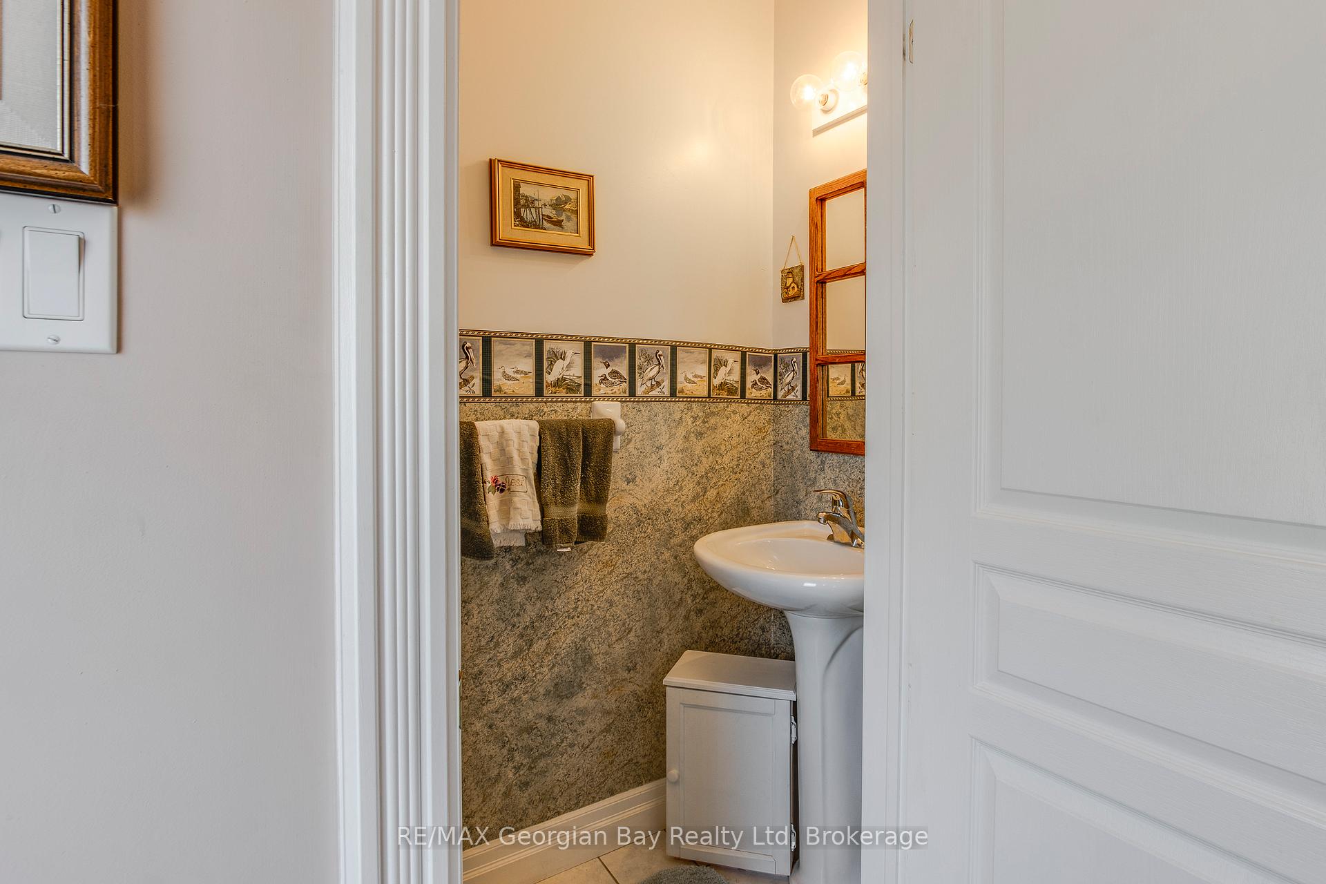 Photo 21 of 487 Aberdeen Boulevard, Midland — HOMEH