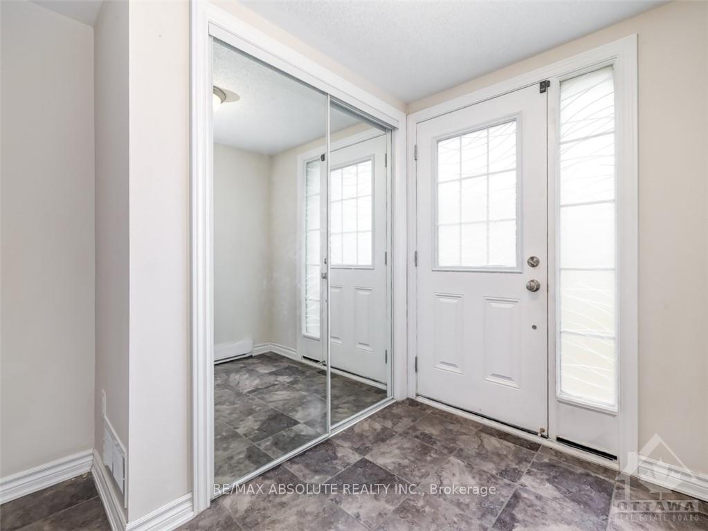 Photo 2 of 558 Foxlight Crescent, Ottawa, Kanata - Emerald Meadows/Trailwest — HOMEH