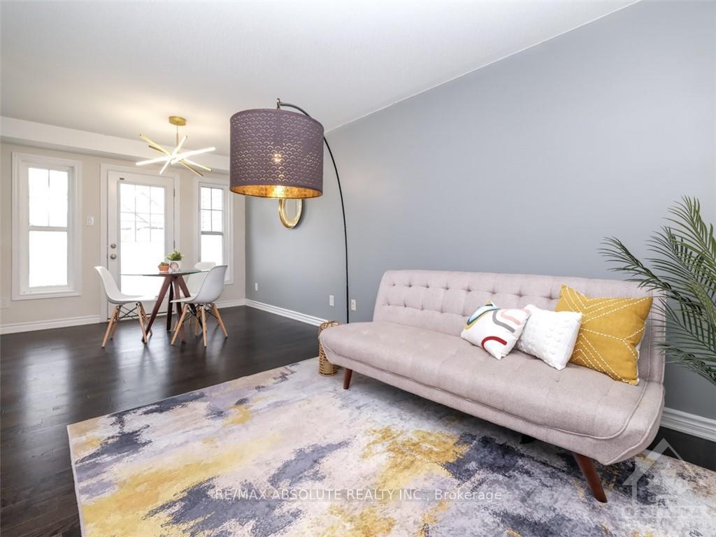 Photo 3 of 558 Foxlight Crescent, Ottawa, Kanata - Emerald Meadows/Trailwest — HOMEH
