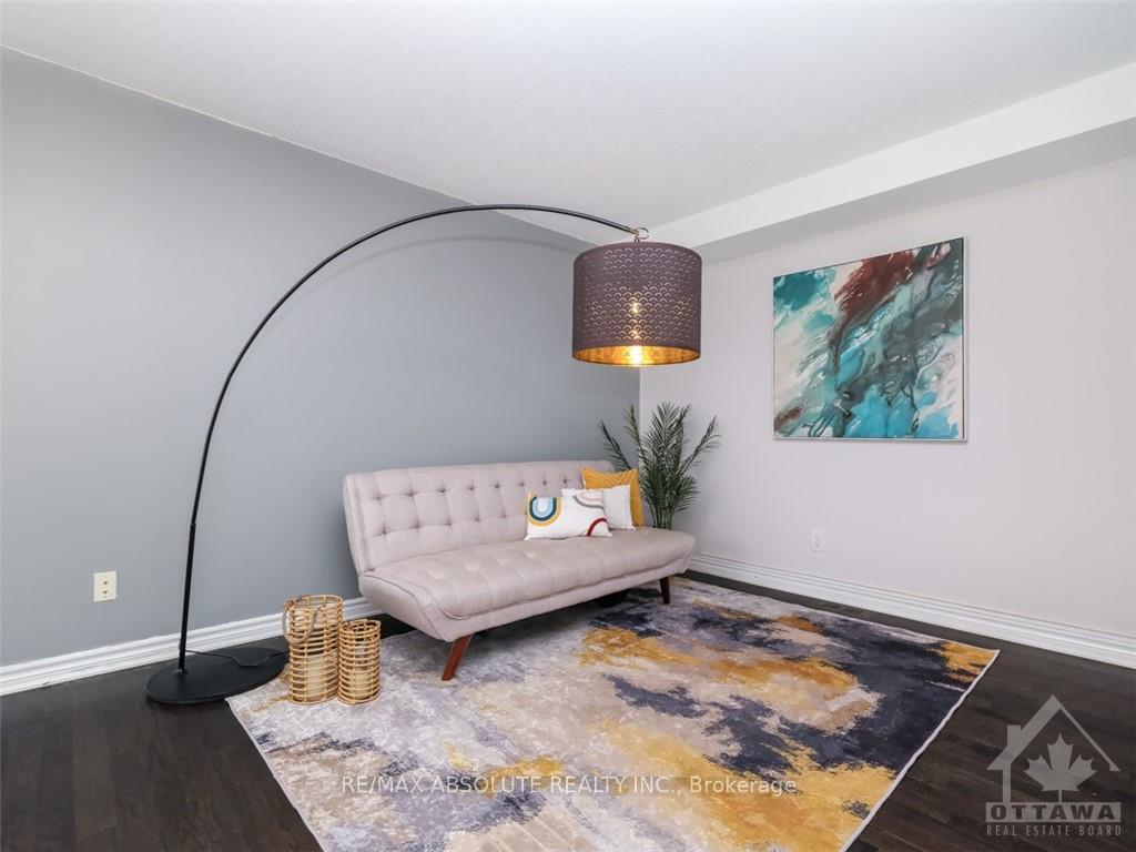 Photo 4 of 558 Foxlight Crescent, Ottawa, Kanata - Emerald Meadows/Trailwest — HOMEH