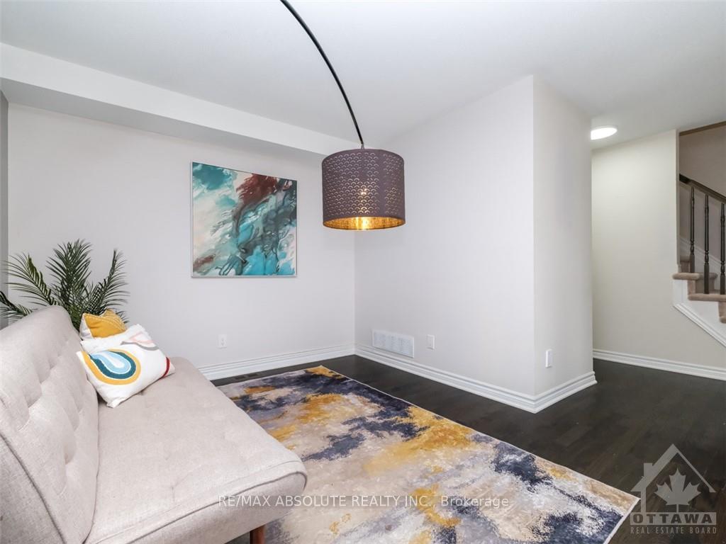 Photo 5 of 558 Foxlight Crescent, Ottawa, Kanata - Emerald Meadows/Trailwest — HOMEH