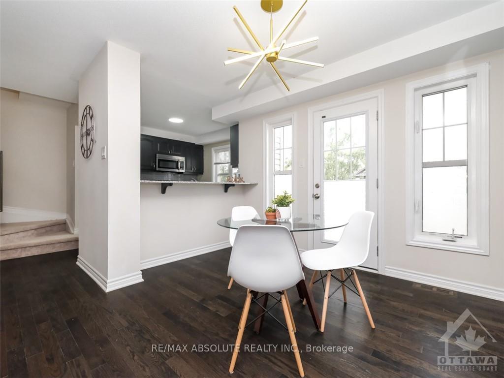 Photo 6 of 558 Foxlight Crescent, Ottawa, Kanata - Emerald Meadows/Trailwest — HOMEH