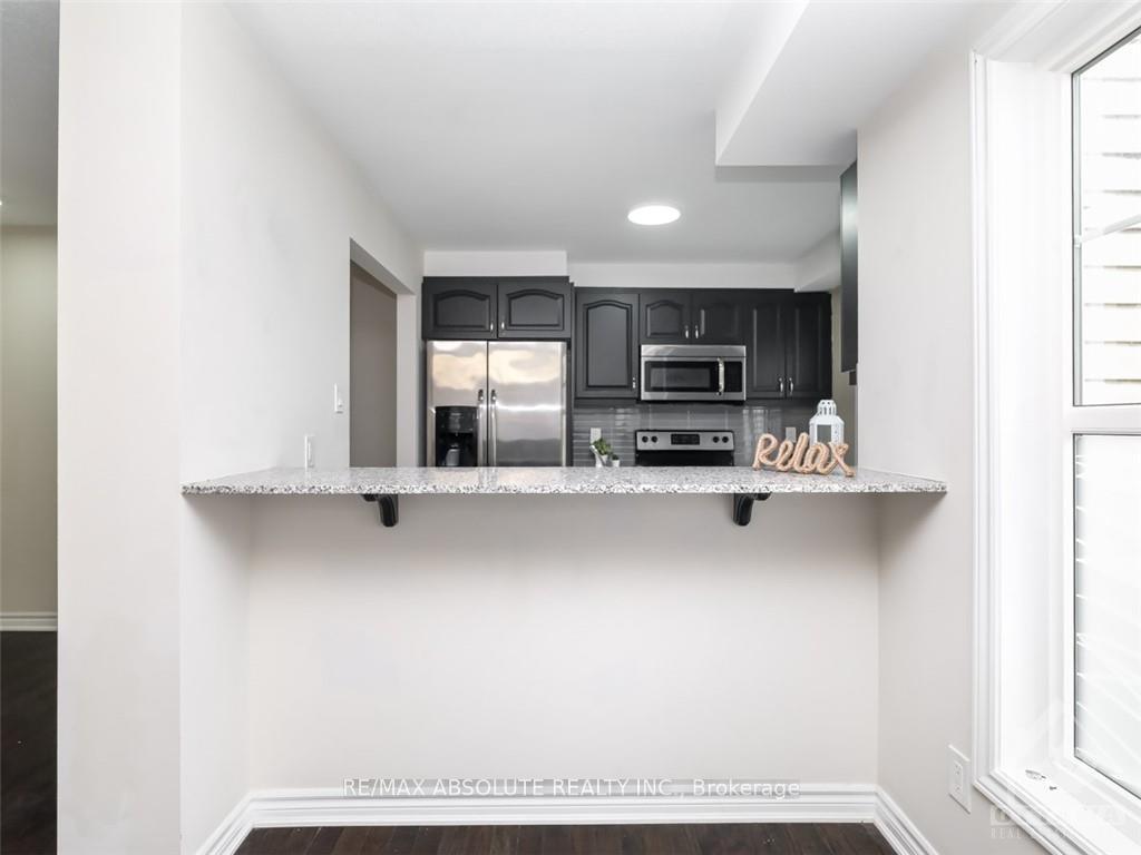 Photo 8 of 558 Foxlight Crescent, Ottawa, Kanata - Emerald Meadows/Trailwest — HOMEH