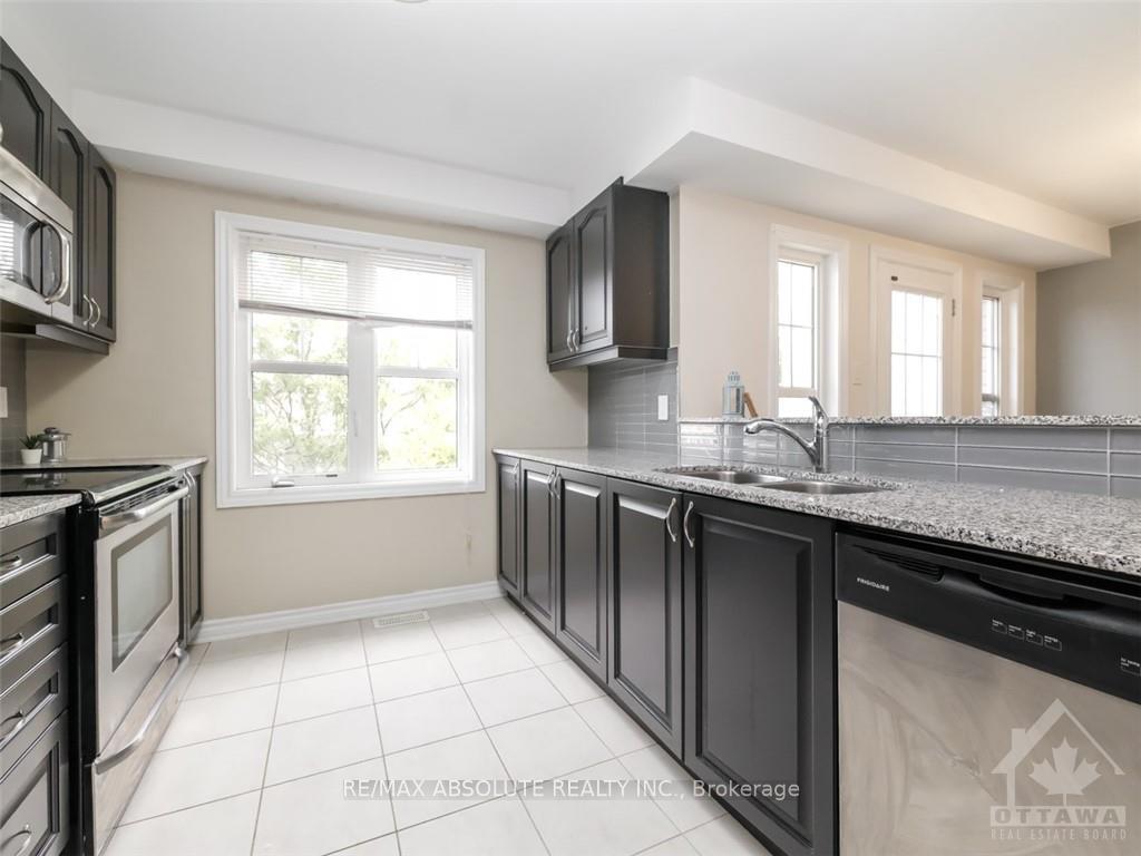 Photo 9 of 558 Foxlight Crescent, Ottawa, Kanata - Emerald Meadows/Trailwest — HOMEH