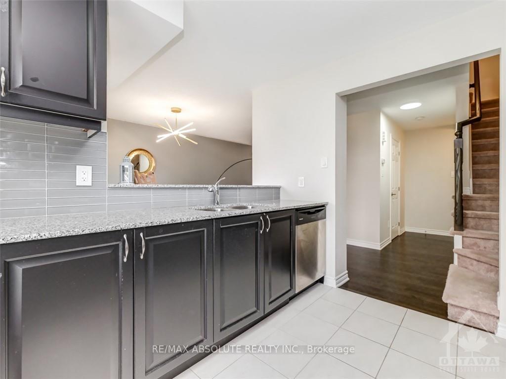 Photo 11 of 558 Foxlight Crescent, Ottawa, Kanata - Emerald Meadows/Trailwest — HOMEH