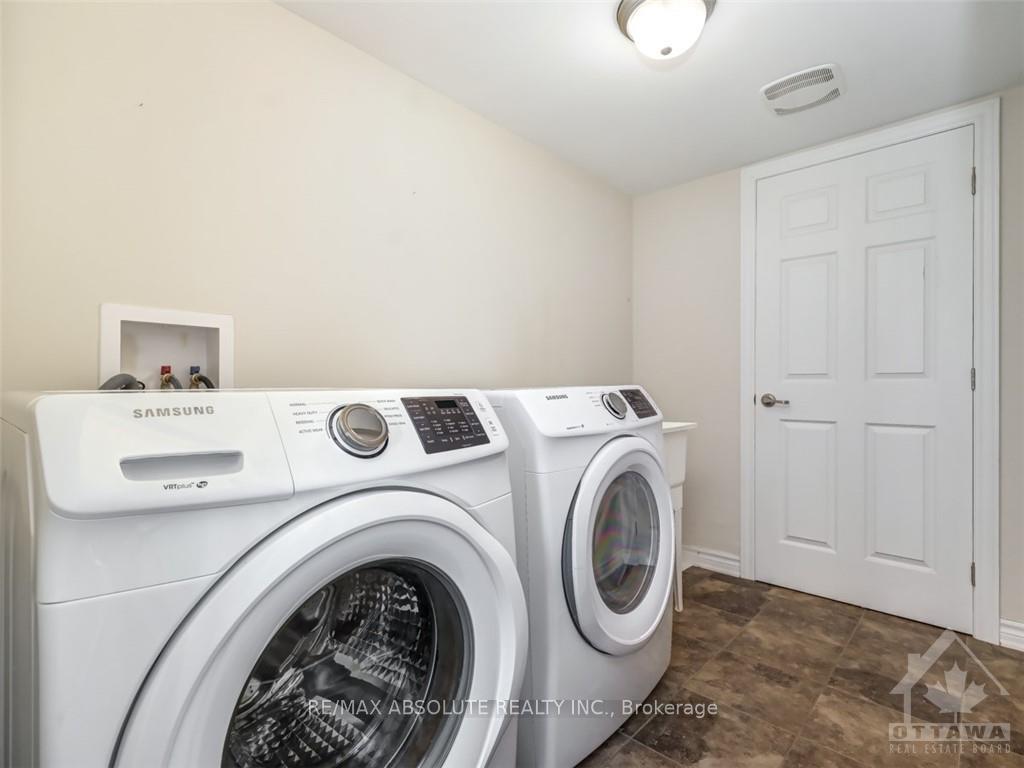 Photo 18 of 558 Foxlight Crescent, Ottawa, Kanata - Emerald Meadows/Trailwest — HOMEH