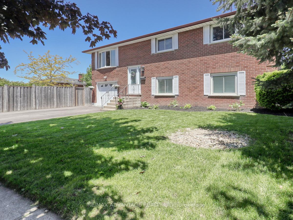 Photo 2 of 38 Claycroft Crescent, Kitchener — HOMEH
