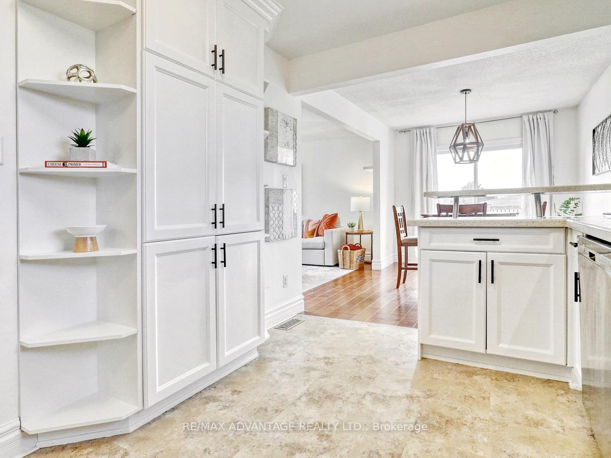 Photo 12 of 38 Claycroft Crescent, Kitchener — HOMEH