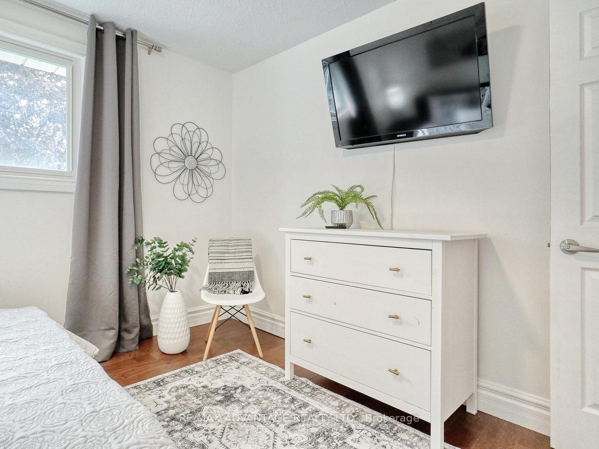 Photo 14 of 38 Claycroft Crescent, Kitchener — HOMEH