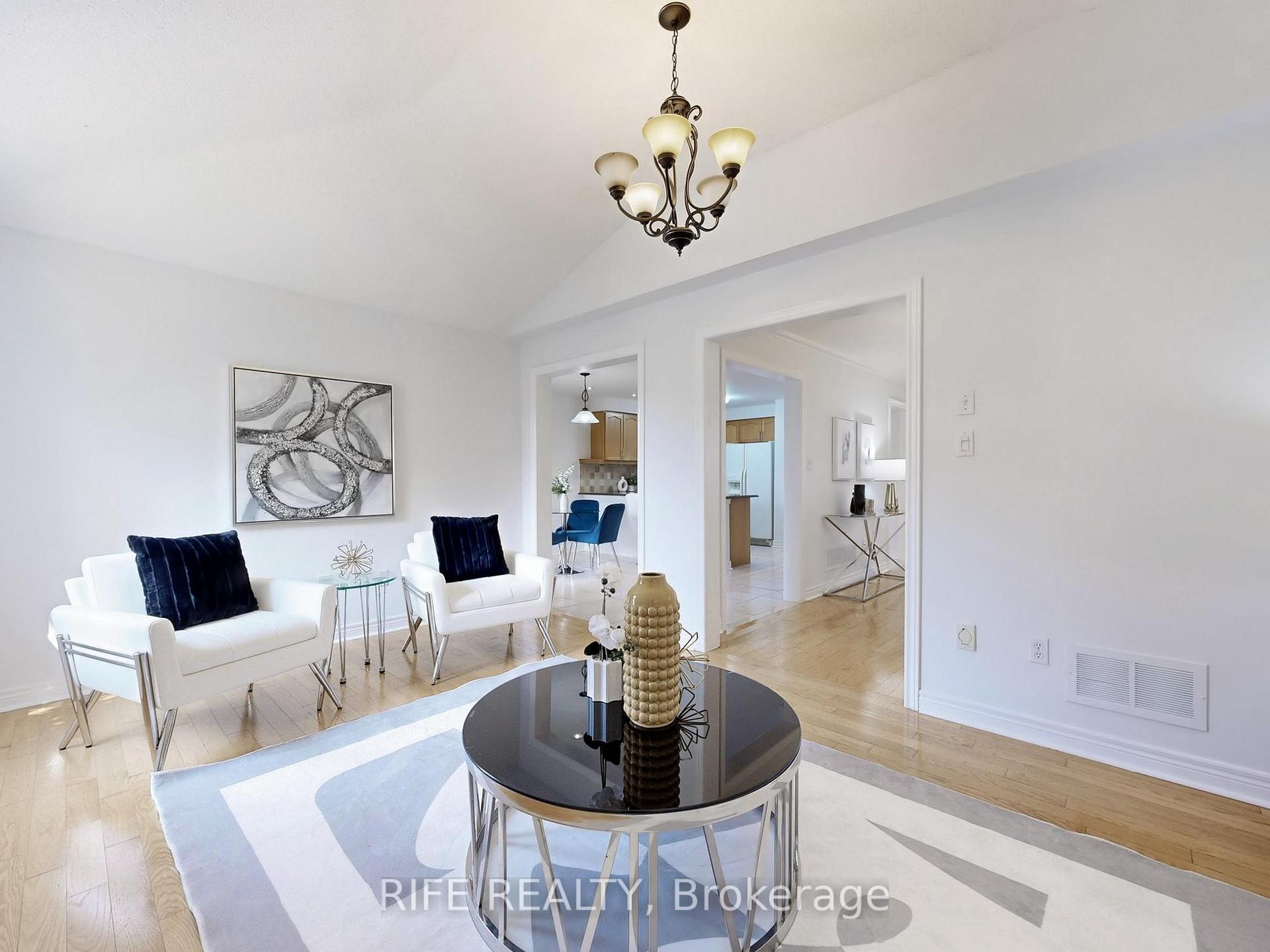 Photo 10 of 111 Cynthia Jean Street, Markham, Berczy — HOMEH