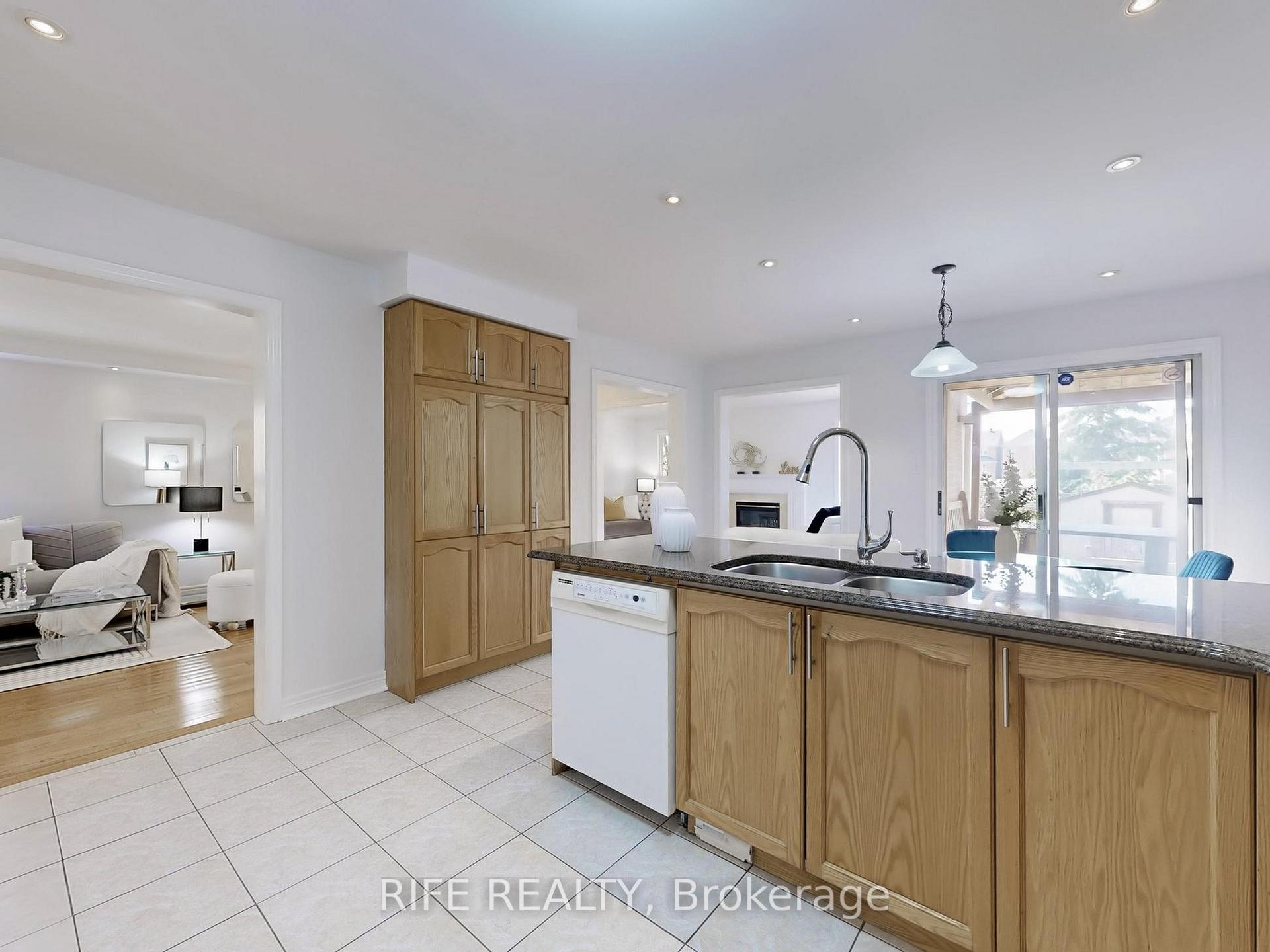 Photo 14 of 111 Cynthia Jean Street, Markham, Berczy — HOMEH