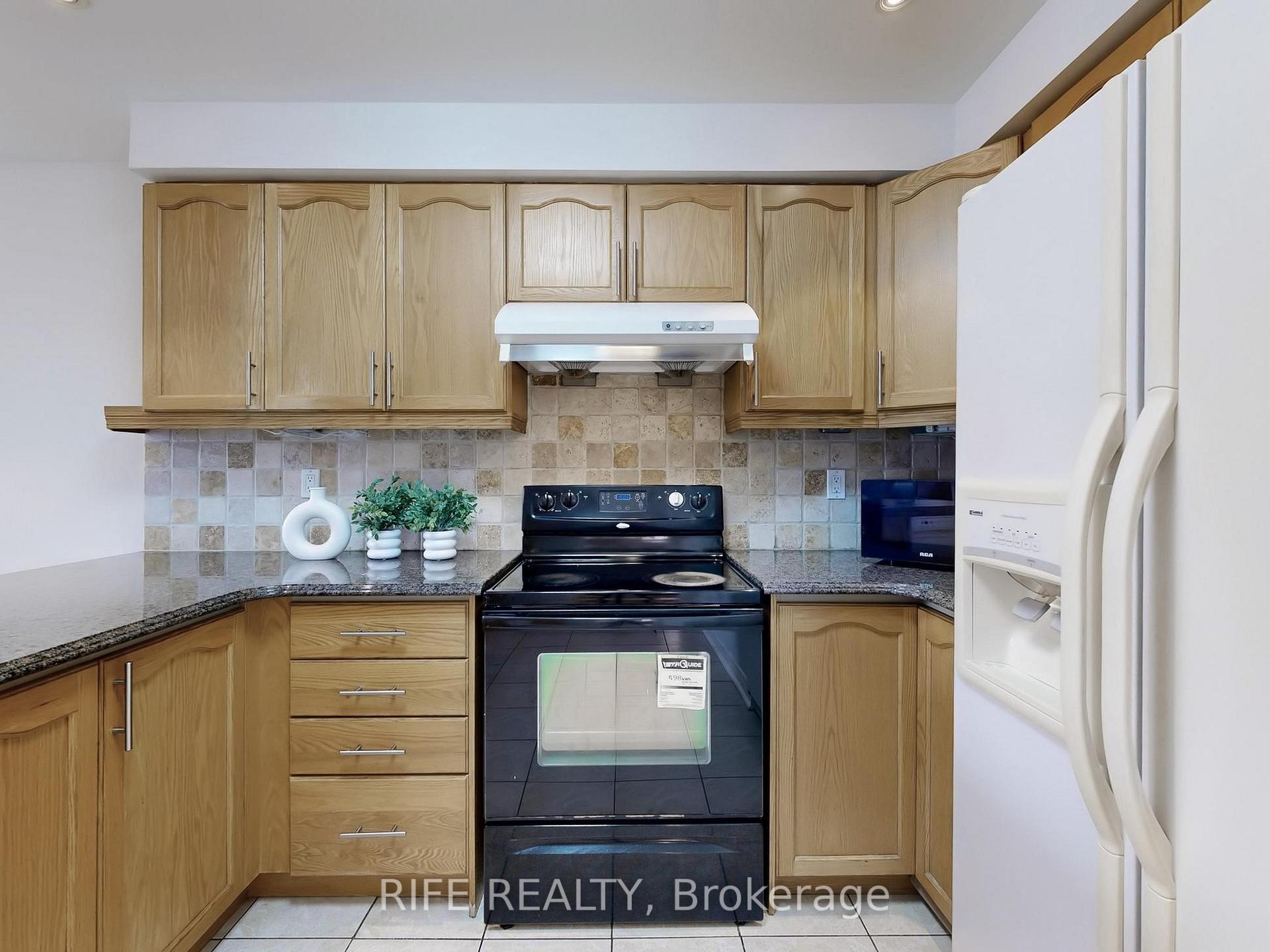 Photo 16 of 111 Cynthia Jean Street, Markham, Berczy — HOMEH