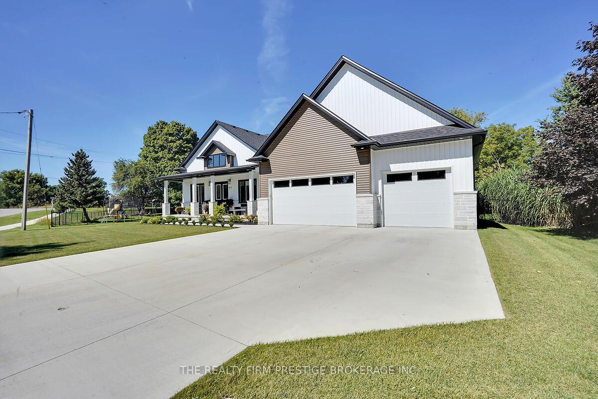 Photo 3 of 97 Simcoe Avenue, Middlesex Centre, Komoka — HOMEH