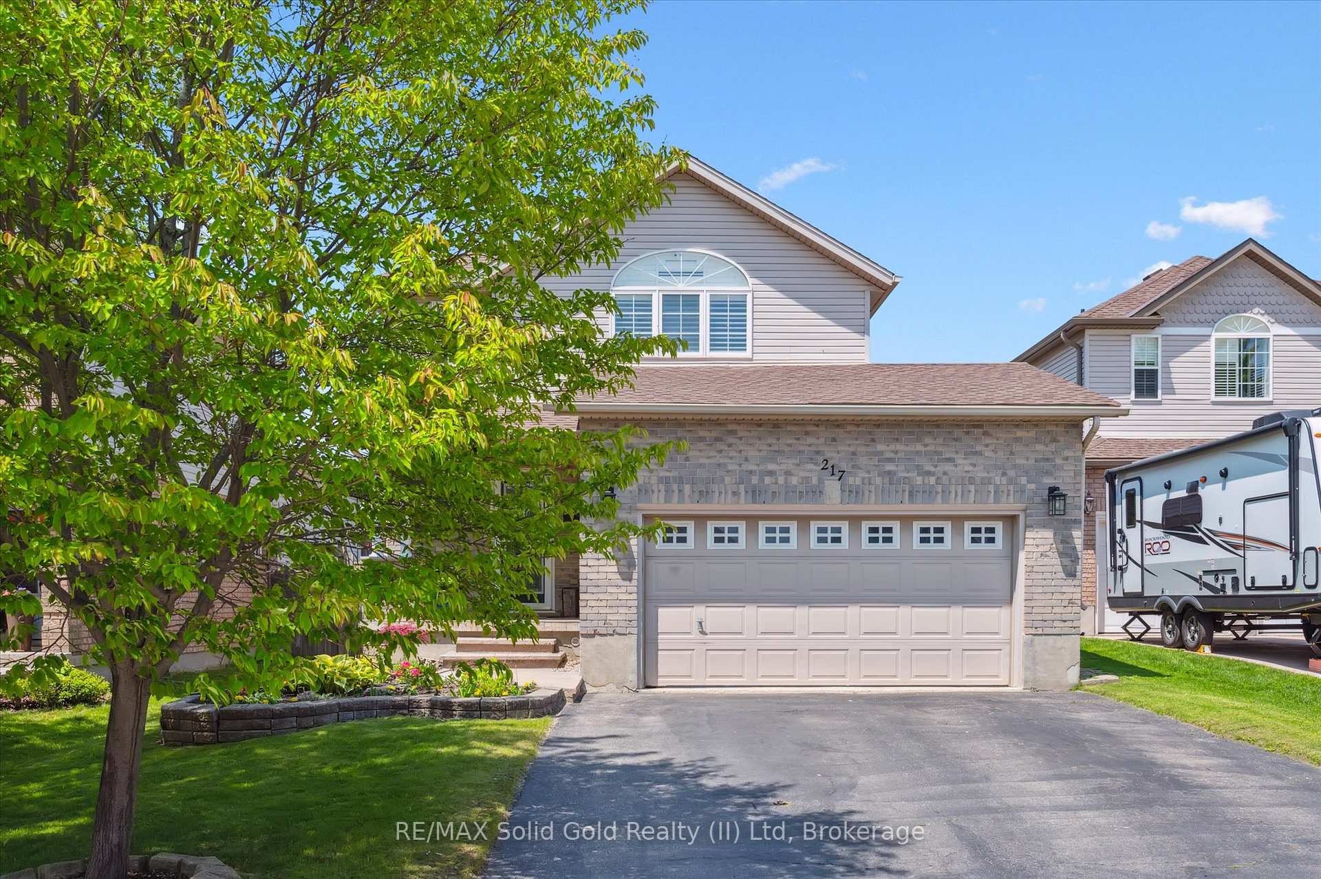 Photo 2 of 217 Laurel Springs Court, Kitchener, Highland West — HOMEH