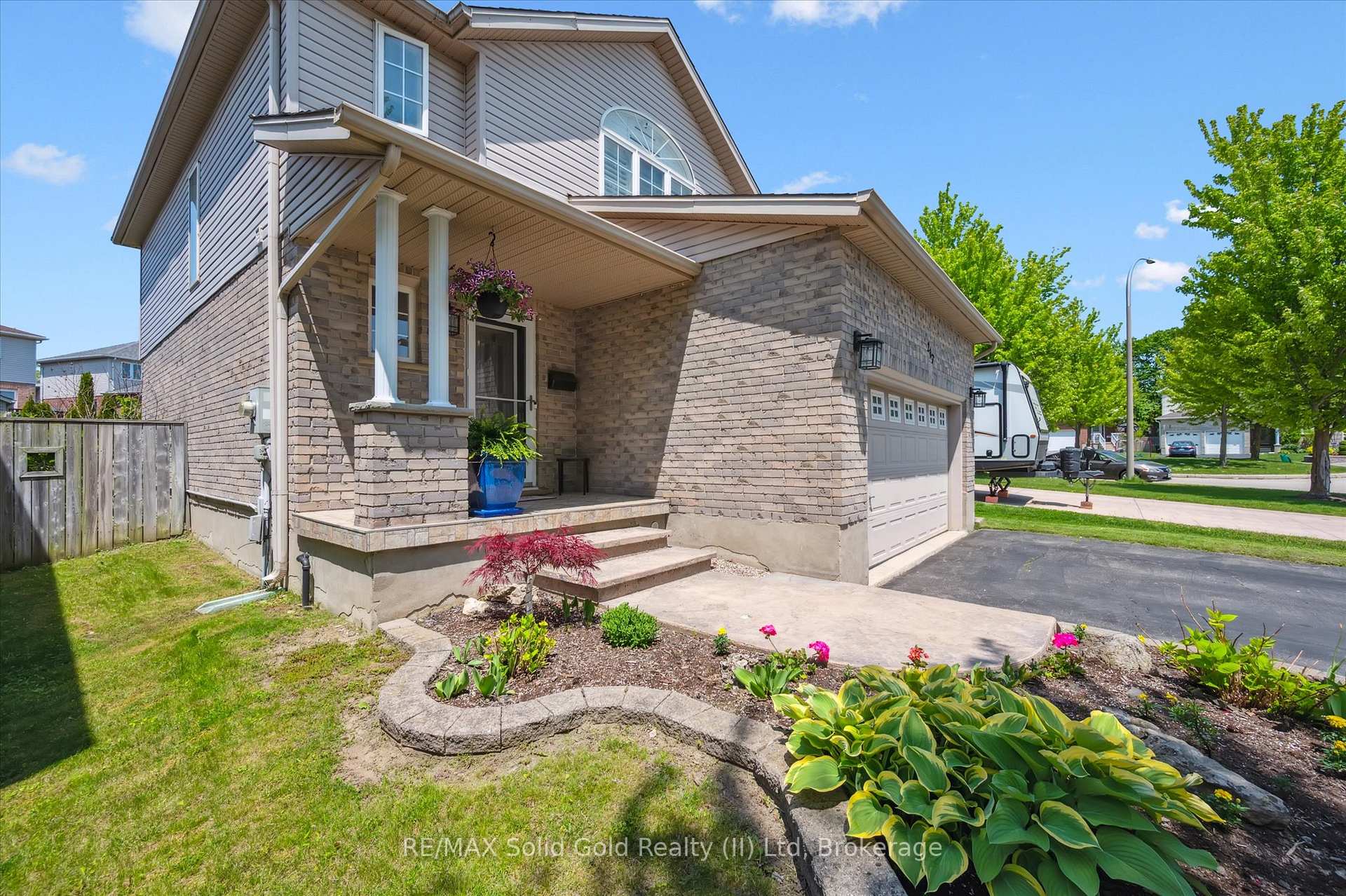 Photo 5 of 217 Laurel Springs Court, Kitchener, Highland West — HOMEH