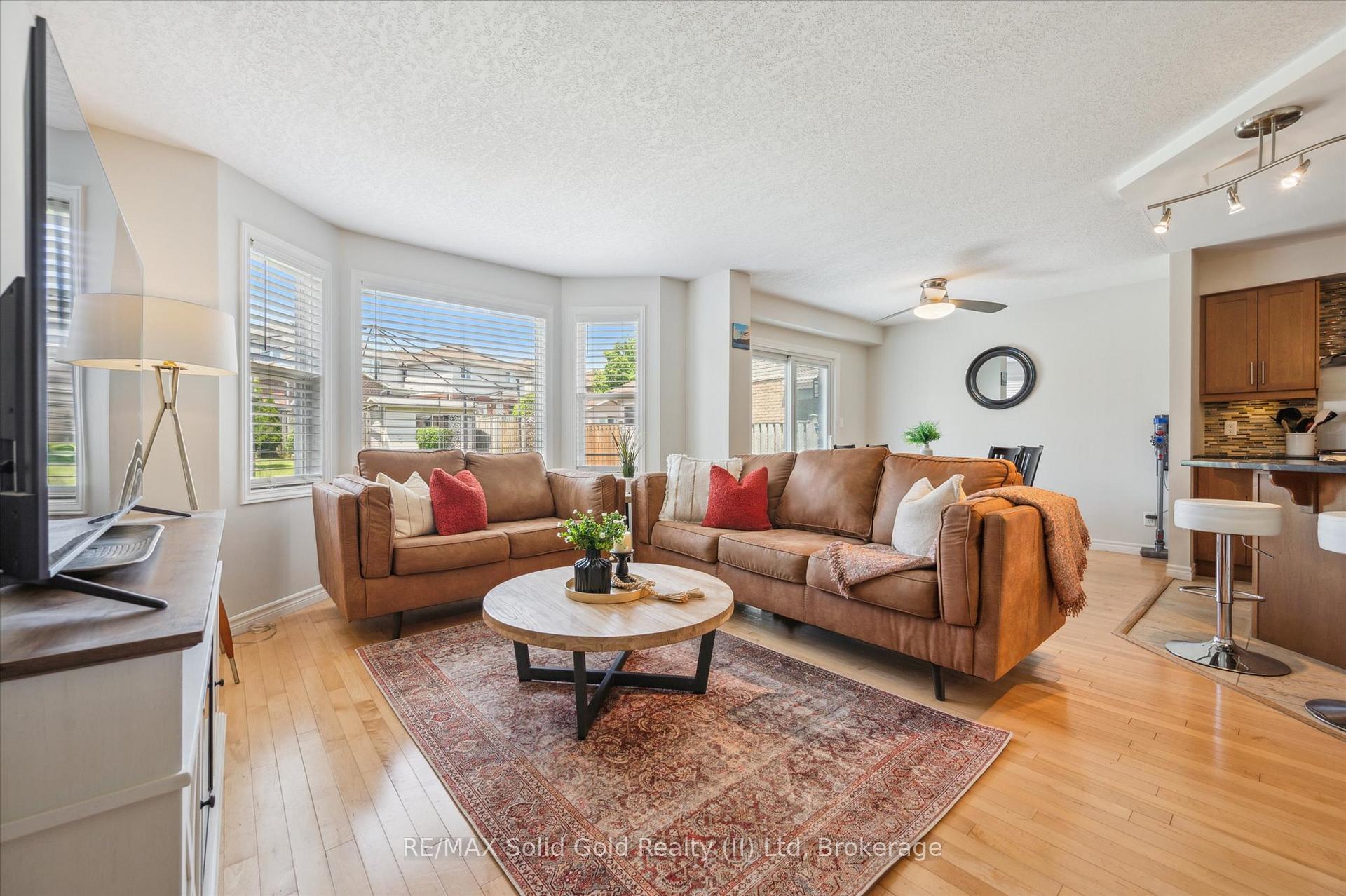 Photo 11 of 217 Laurel Springs Court, Kitchener, Highland West — HOMEH