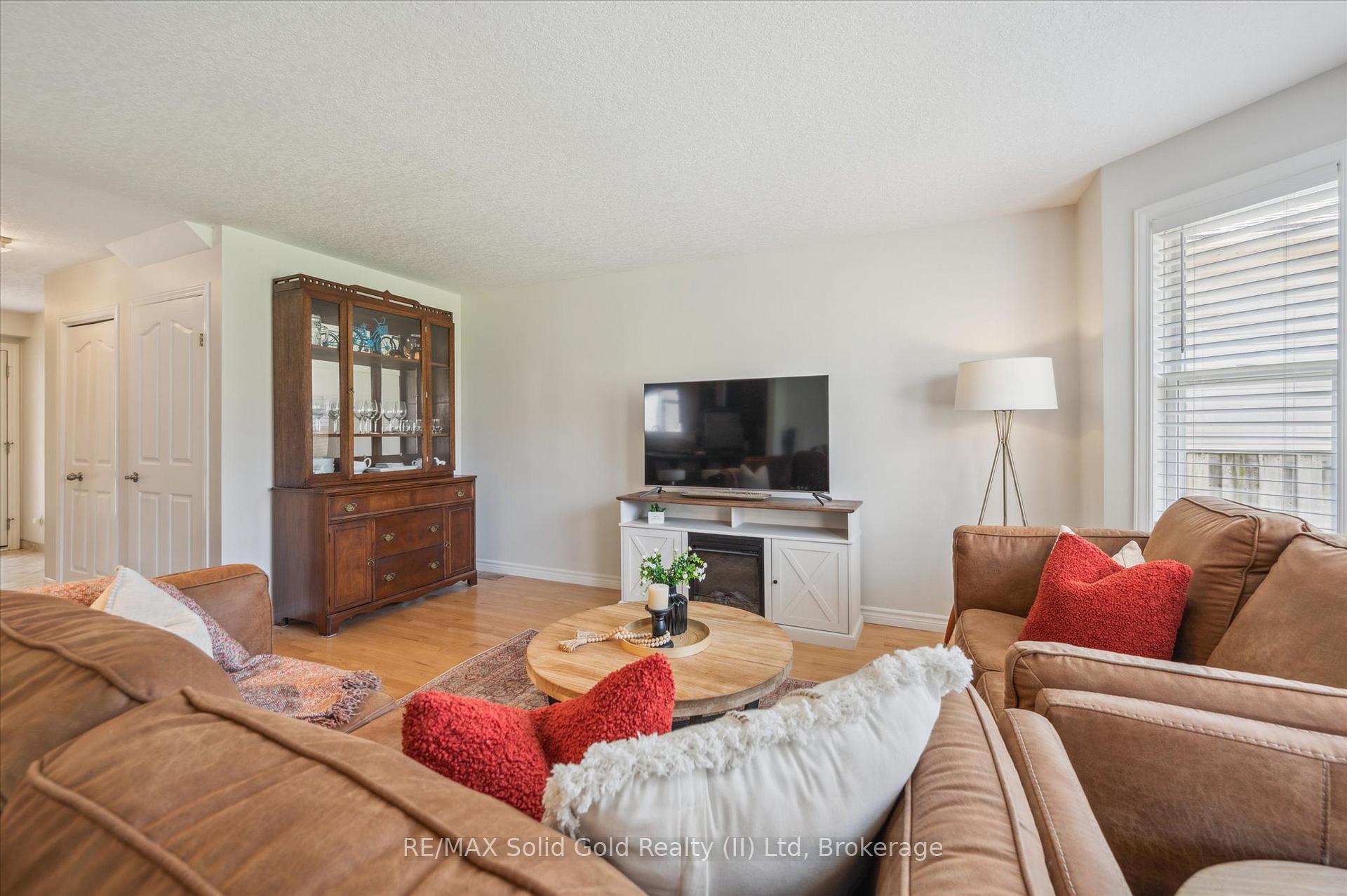 Photo 13 of 217 Laurel Springs Court, Kitchener, Highland West — HOMEH