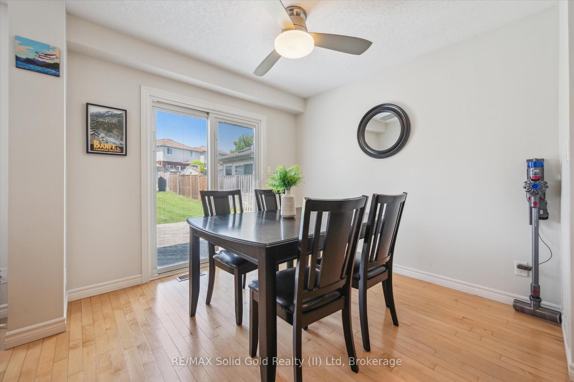 Photo 14 of 217 Laurel Springs Court, Kitchener, Highland West — HOMEH