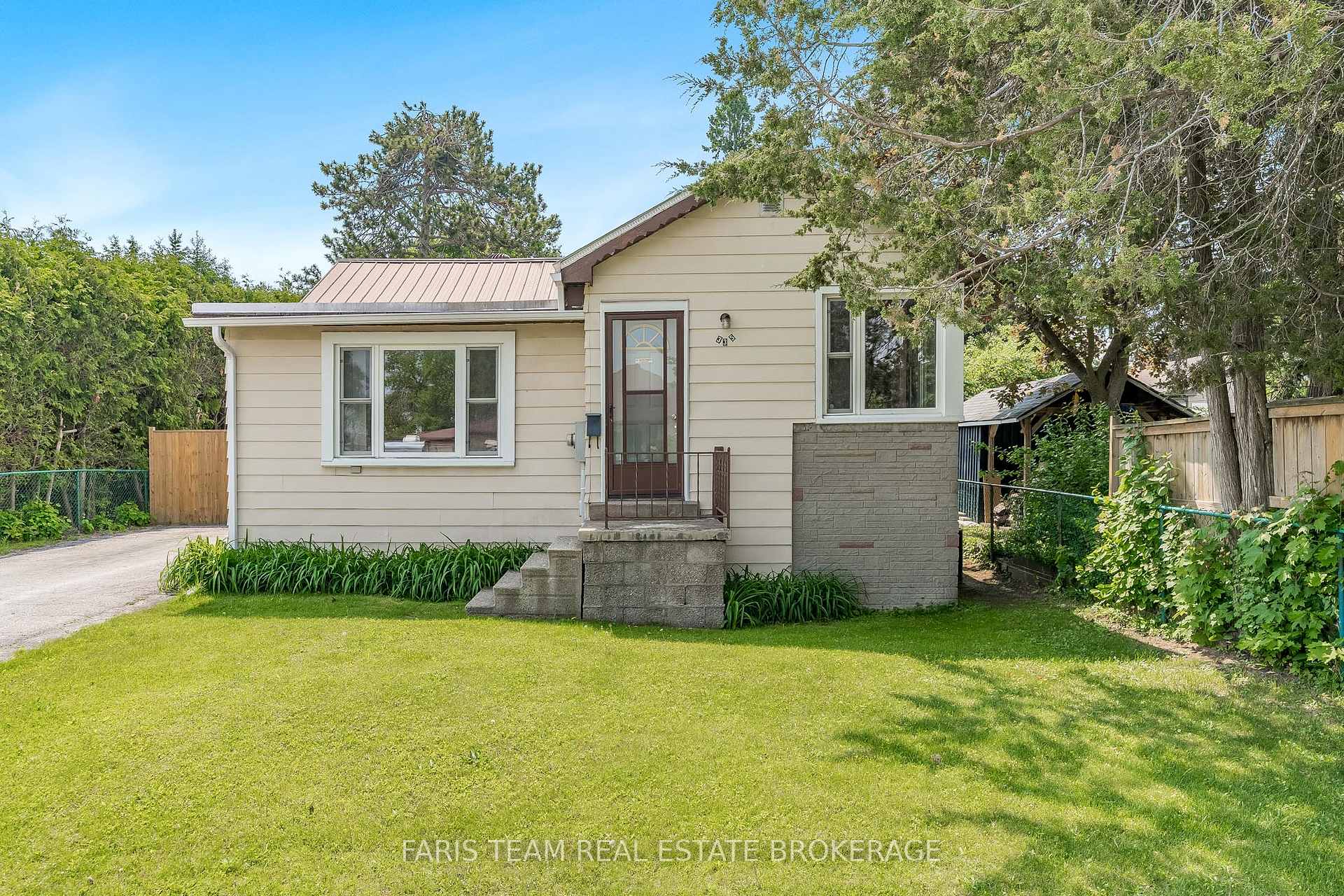 Photo 3 of 335 John Street, Midland — HOMEH